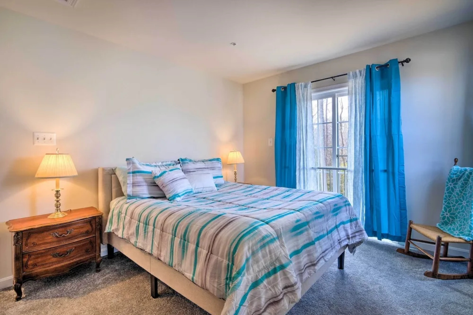 Riverside House w/ Kayaks, Piano & Fireplace