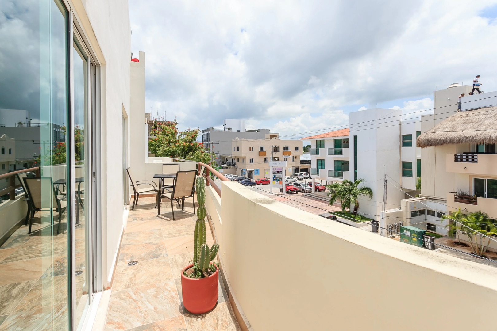 Contemporary Private 2 Br Ph Near Everything