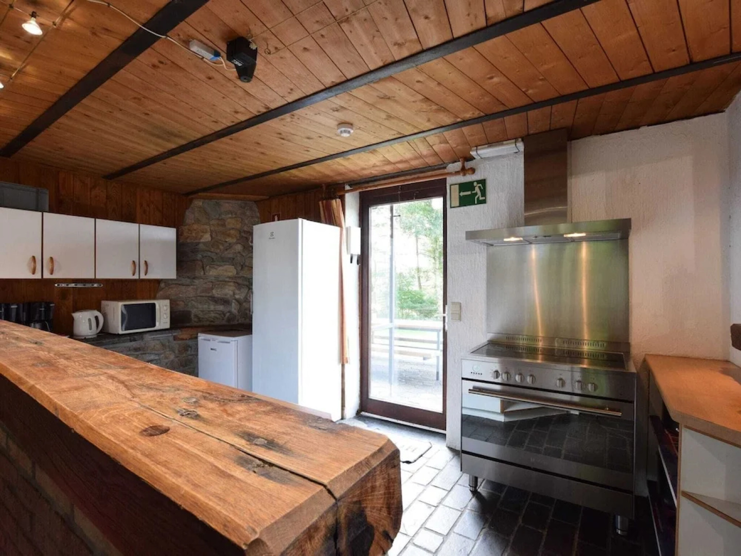 Quaint Cottage In Petite Langlire With Jacuzzi