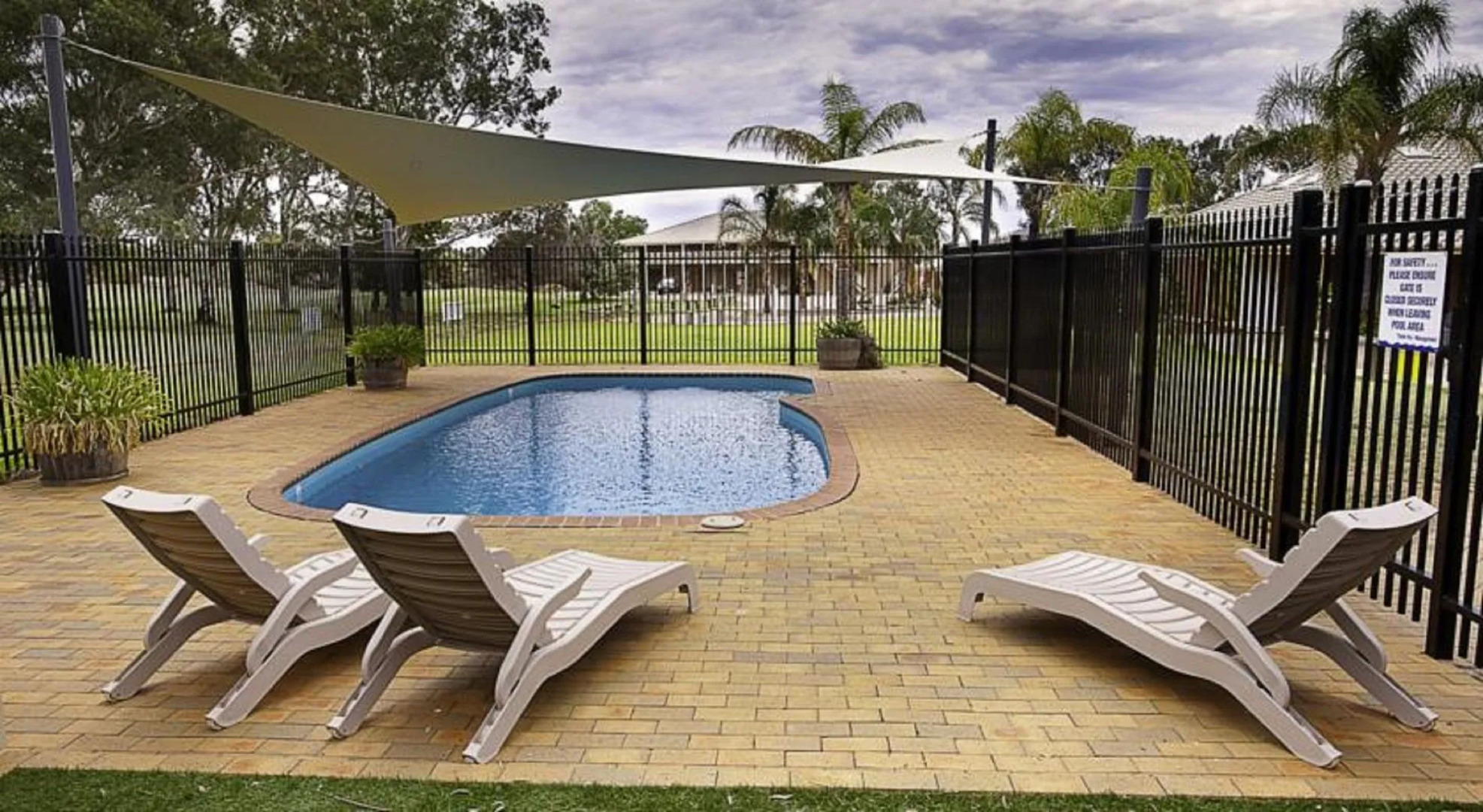 The Standpipe Golf Motor Inn