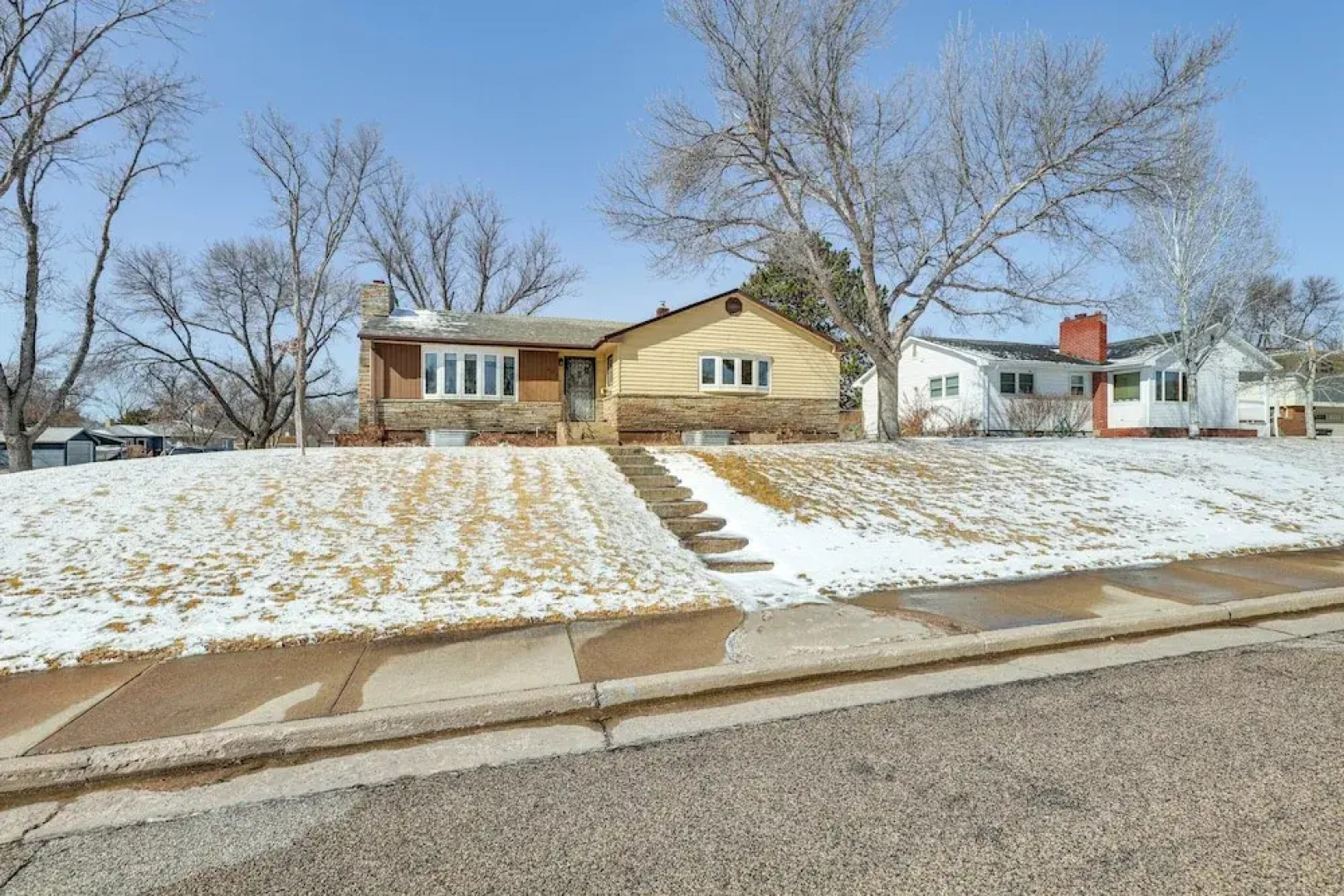 1/2 Mi to Dtwn: Pierre Family Home w/ Patio