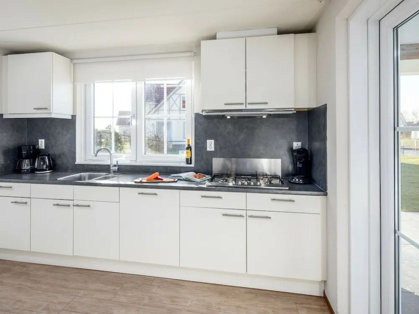 Detached Villa With Four Bathrooms Near the Sea