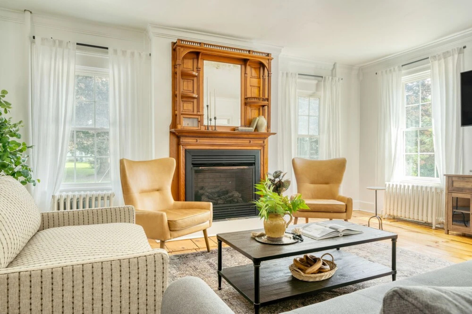 Daffodil by Avantstay Countryside Retreat in Historic Home w/ Large Backyard