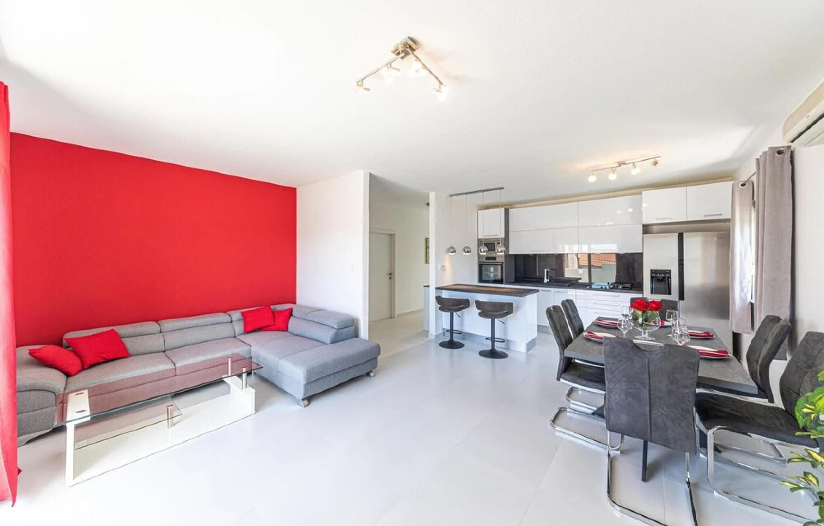 Beautiful Home in Kastel Stari With Wifi and 2 Bedrooms