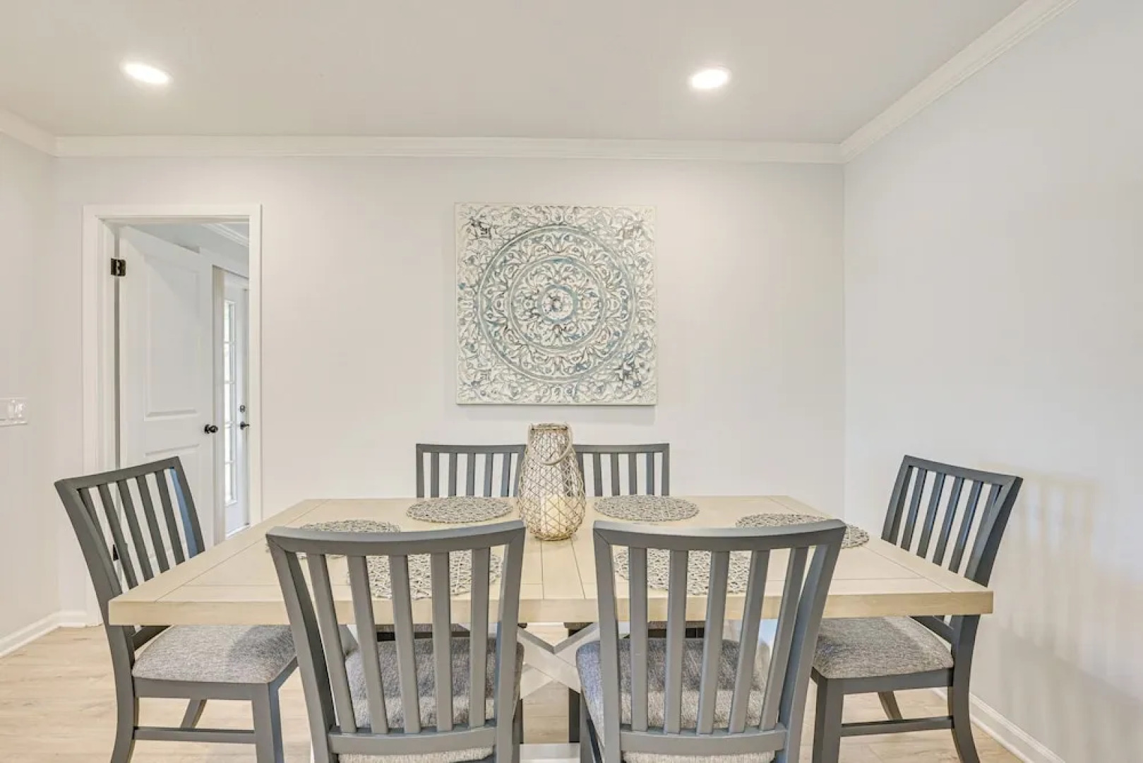 Spring Hill Home w/ Pool, BBQ Grill & Outdoor TV!