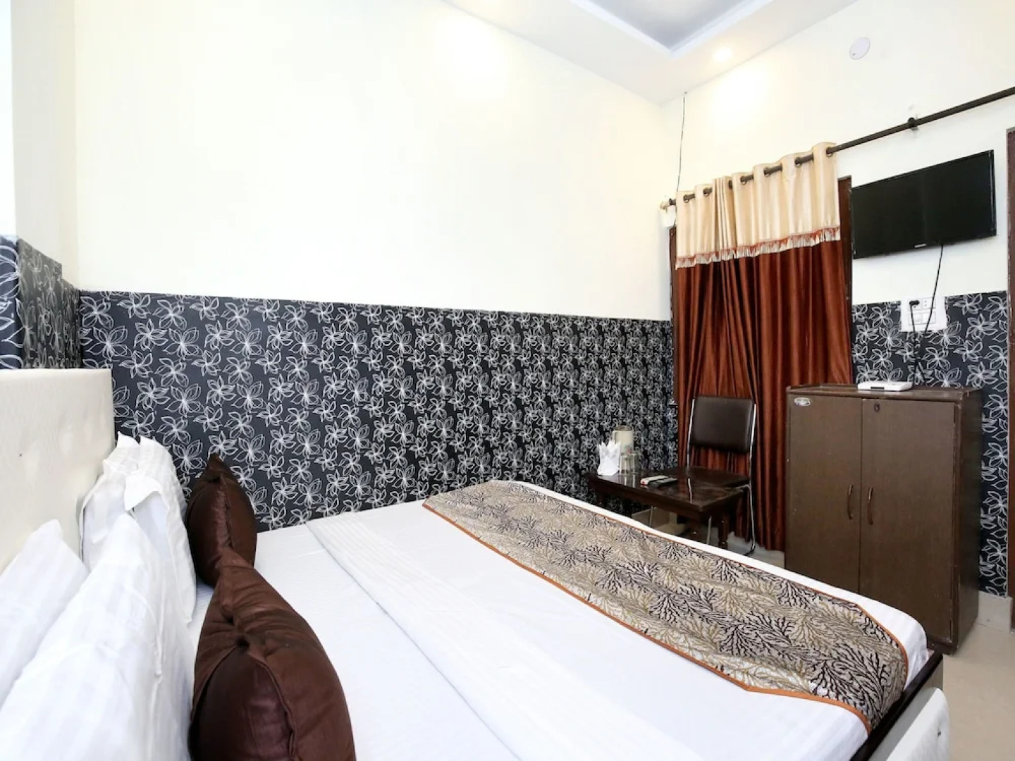 OYO 12163 Hotel Aaryan