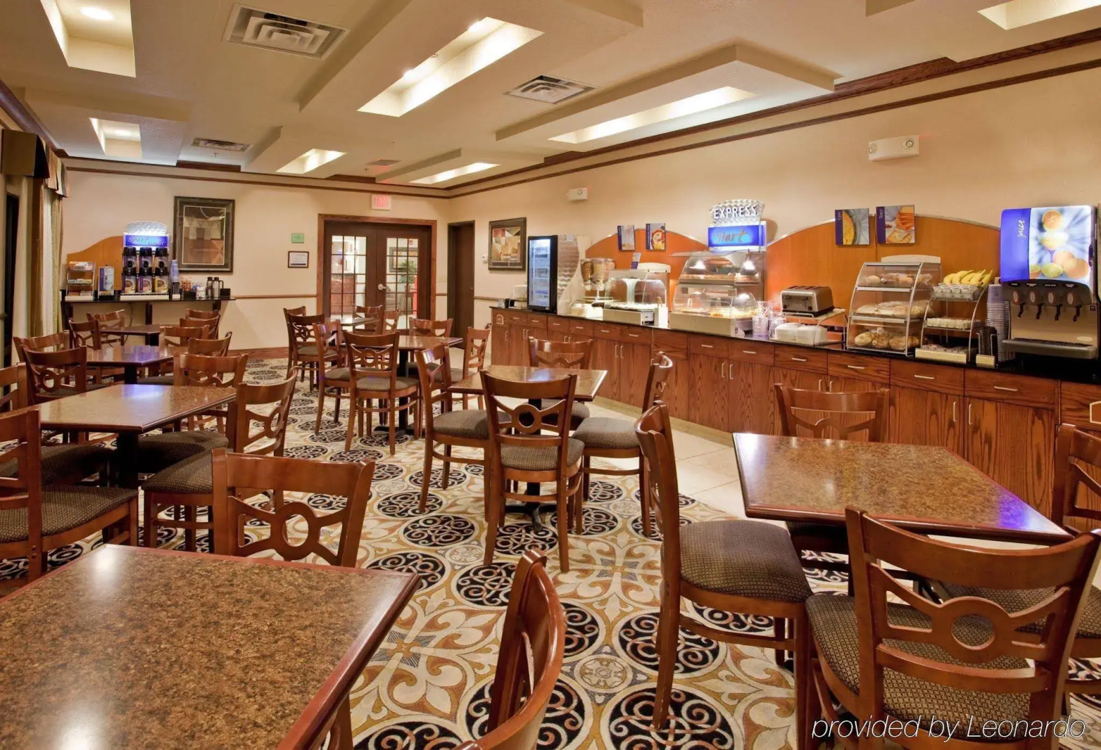 Holiday Inn Express & Suites McPherson by IHG