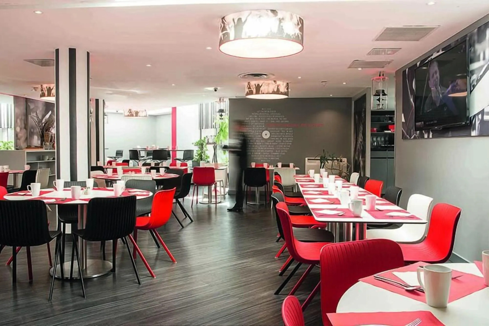 Kyriad Paris Nord Porte de Saint Ouen Hotel 