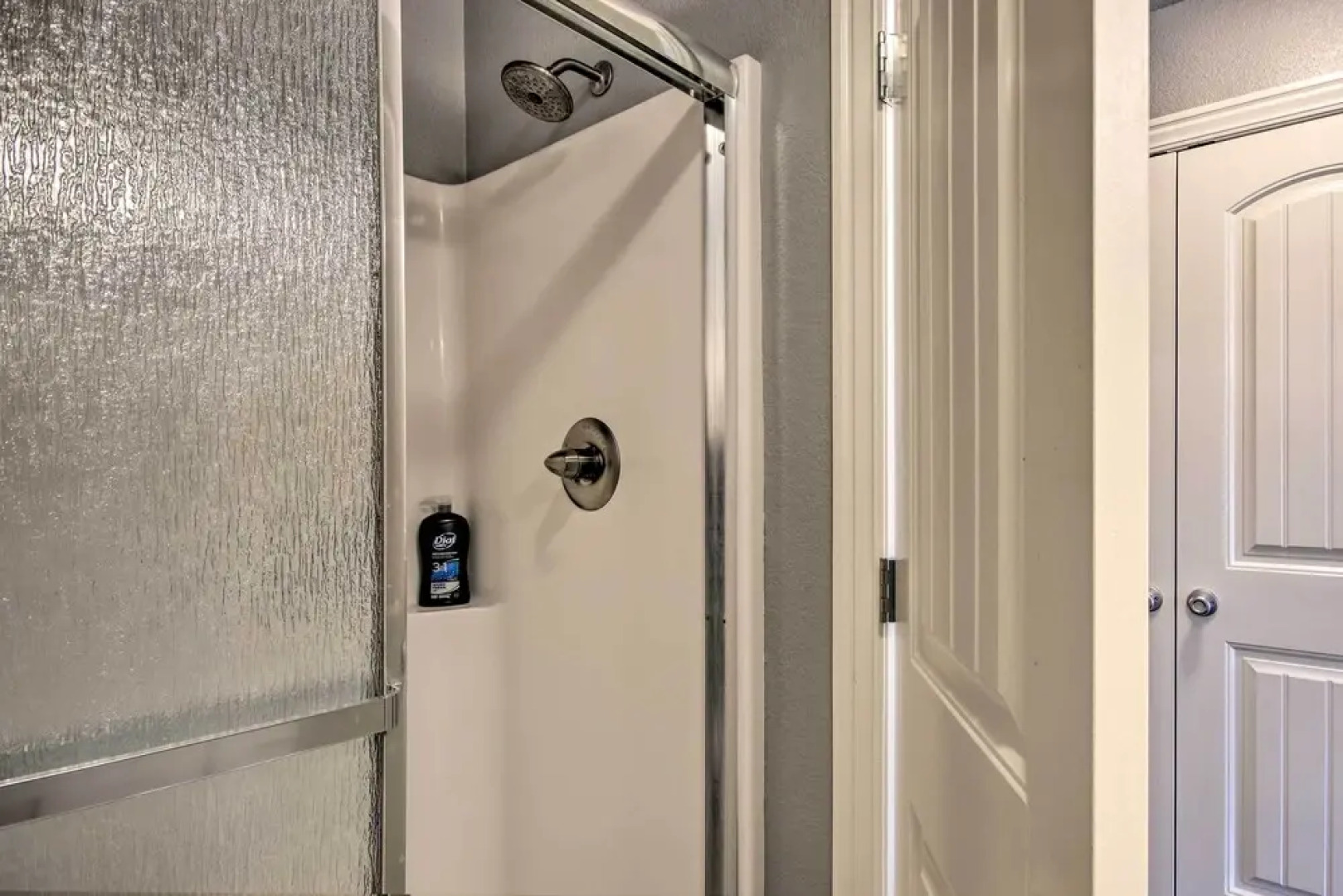 Home: Grassy Yard, Walk to Bentonville Square