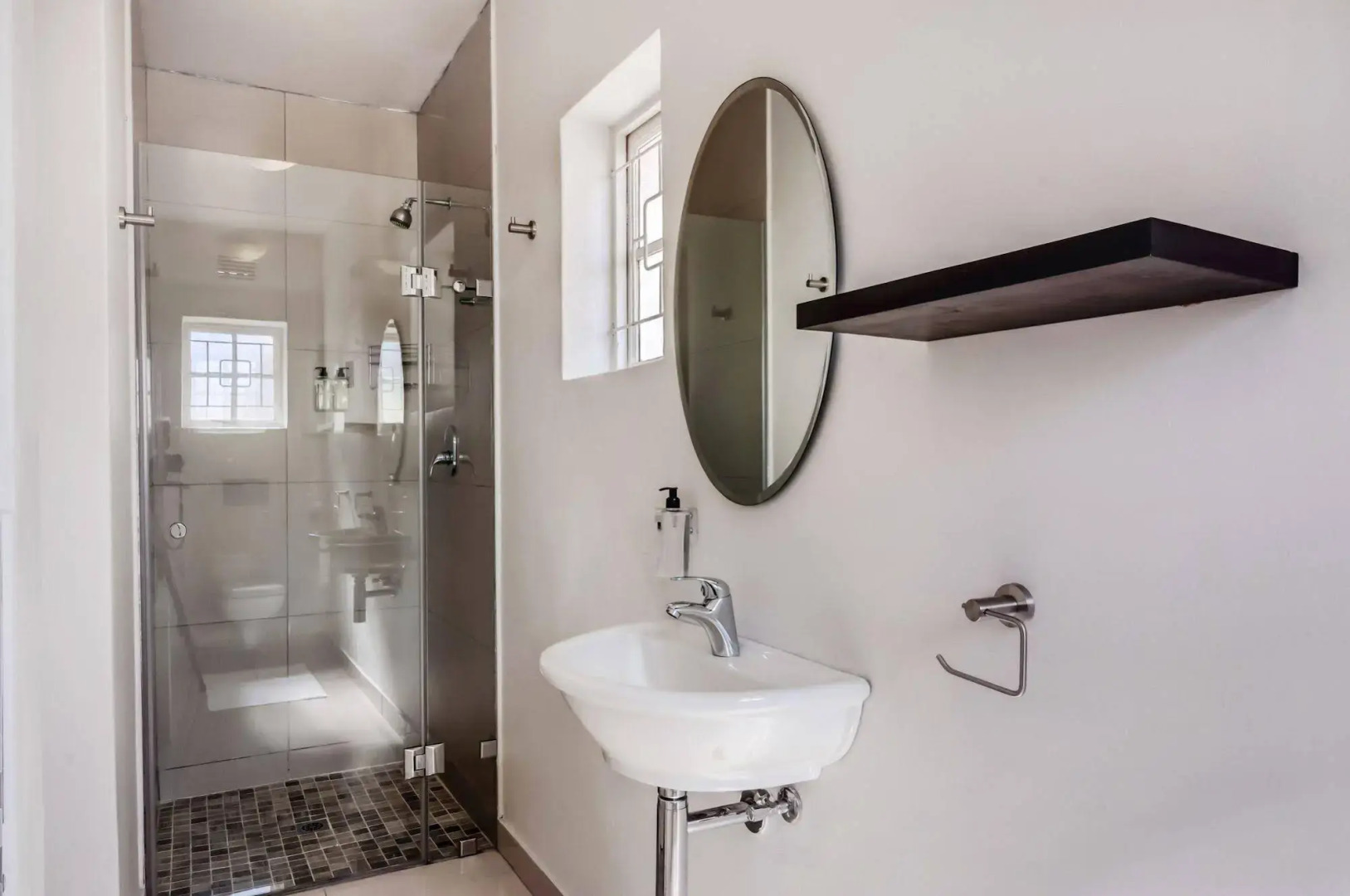 First Avenue Guesthouse