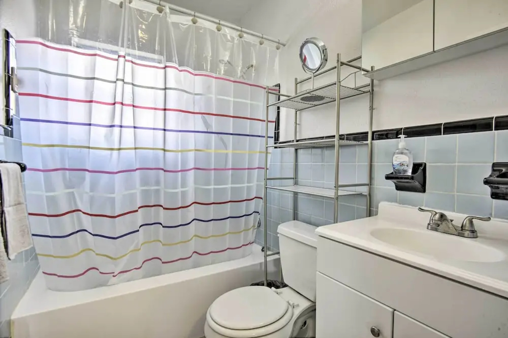 Sunny Cocoa Beach Home: Walk to Sea + Attractions!