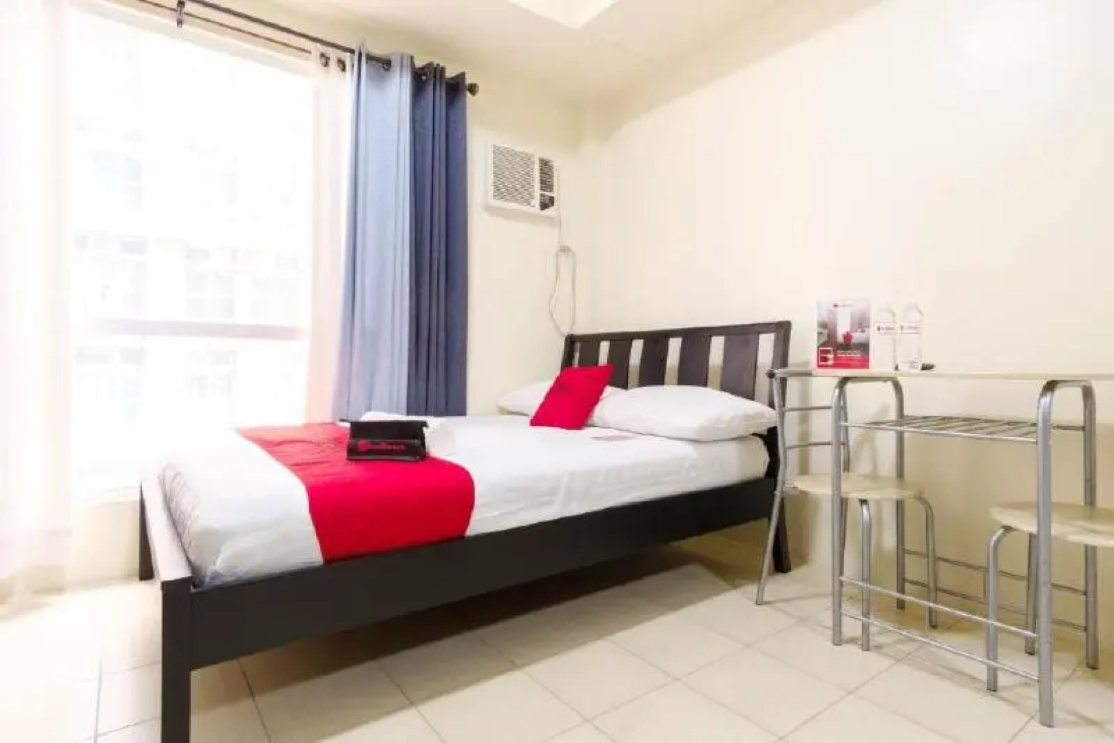 Reddoorz Plus @ Pioneer Woodlands Mandaluyong