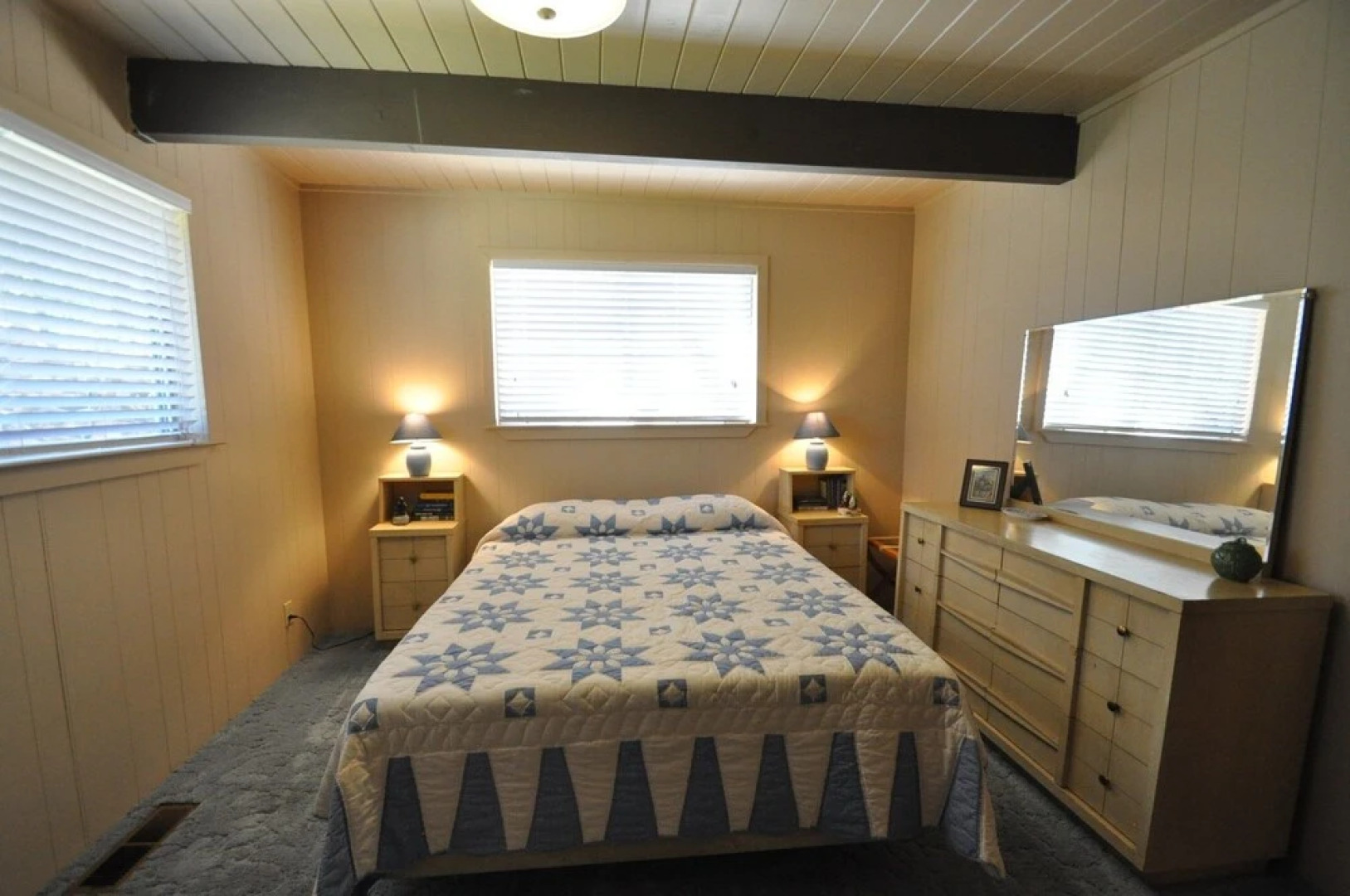 Bigfoot Cabin - Vintage Cabin Charm by Yosemite Region Resorts