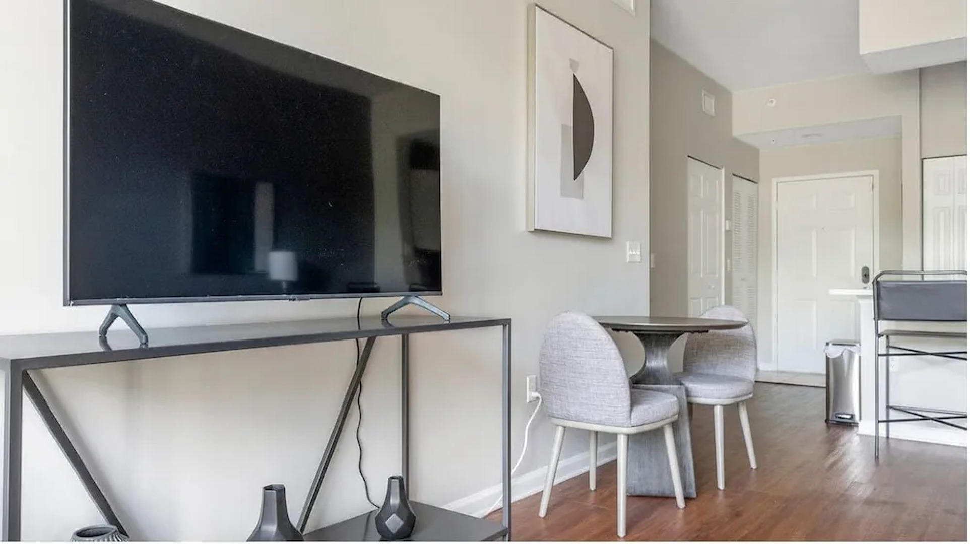 Contemporary 1br, In Unit Washer/dryer, Free Parking With All Amenities! 1 Bedroom Apts