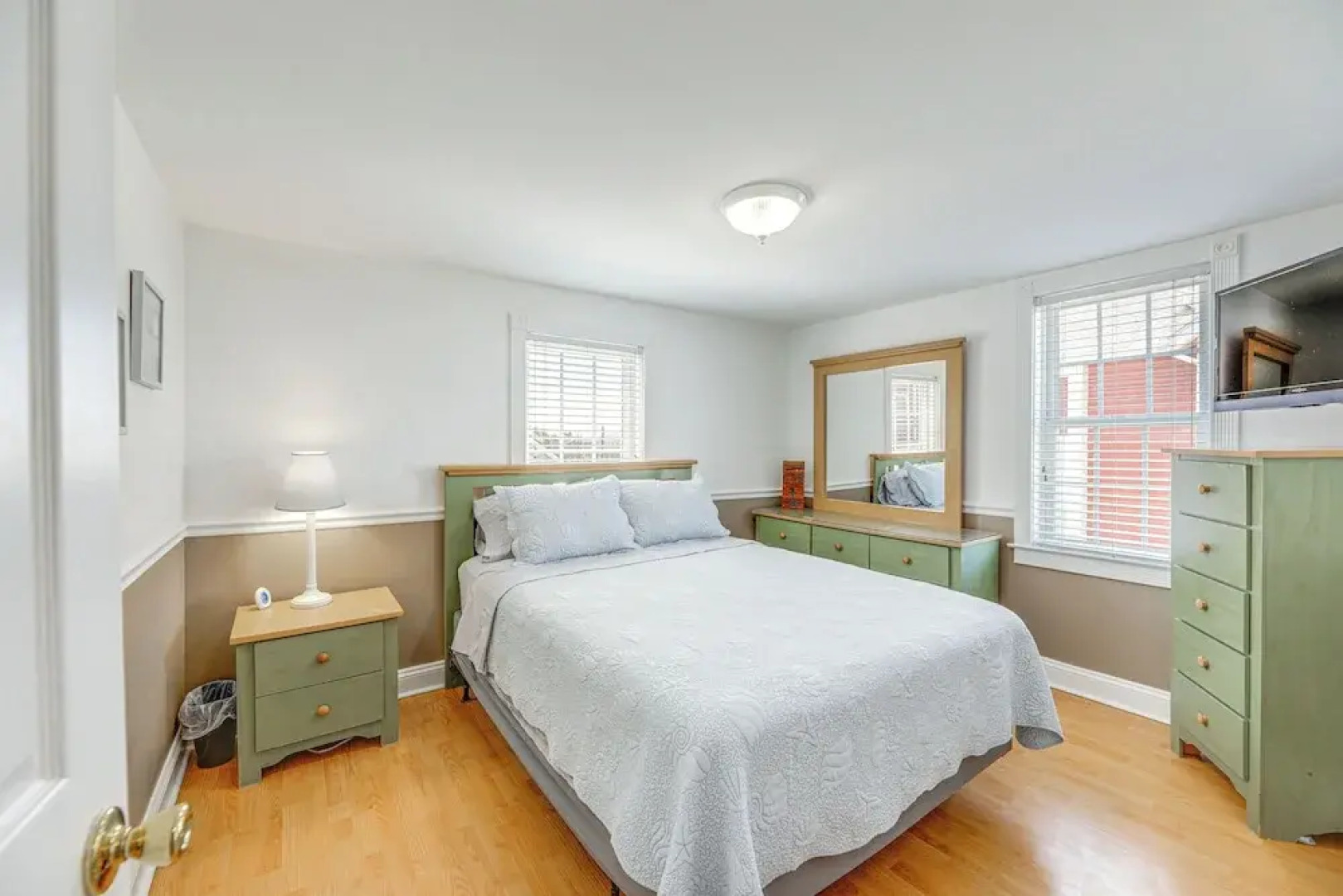 Steps to Shore: Newly Renovated Dewey Beach Home!