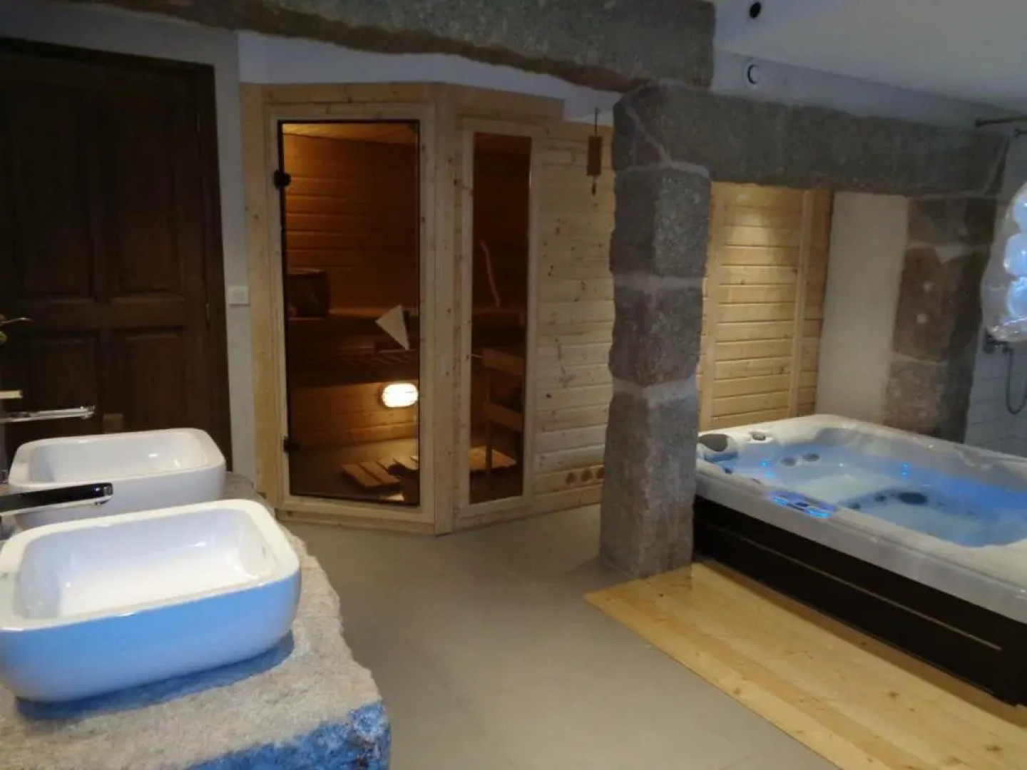 Gîte Essertines-en-Donzy, 5 pièces, 10 personnes - FR-1-496-200