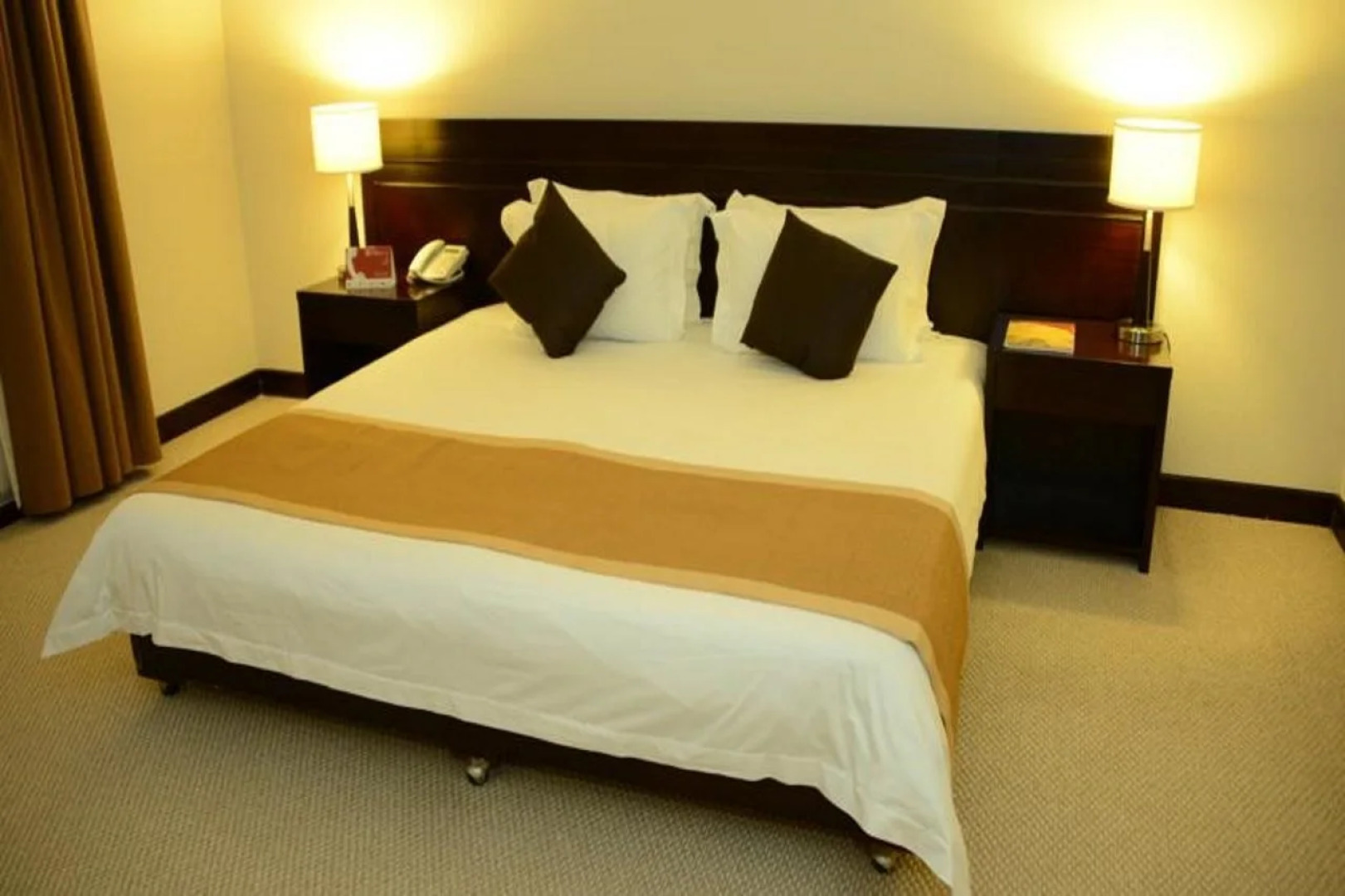 Monroe Hotel & Suites