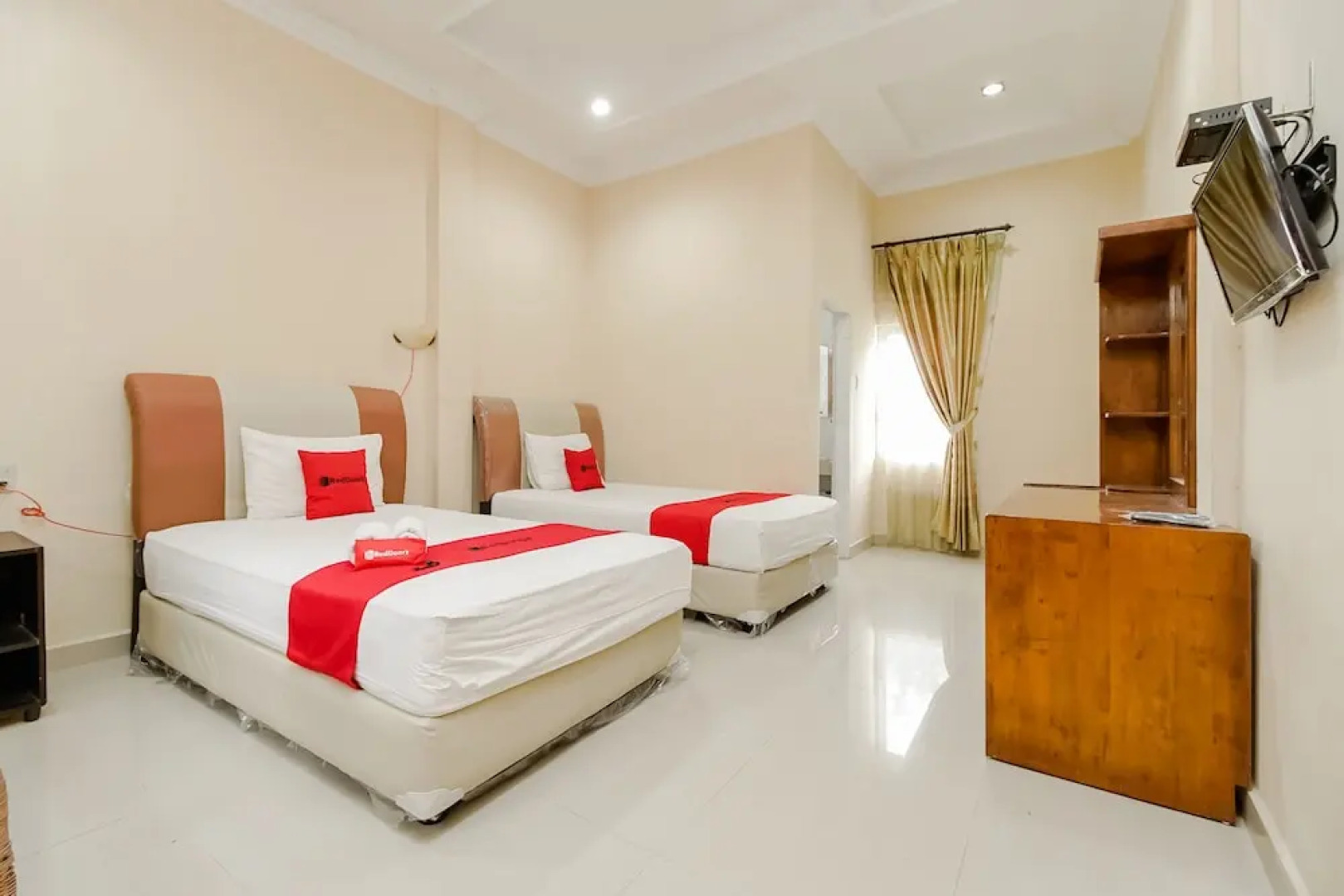 Wisma Sibayak Guest House by RedDoorz