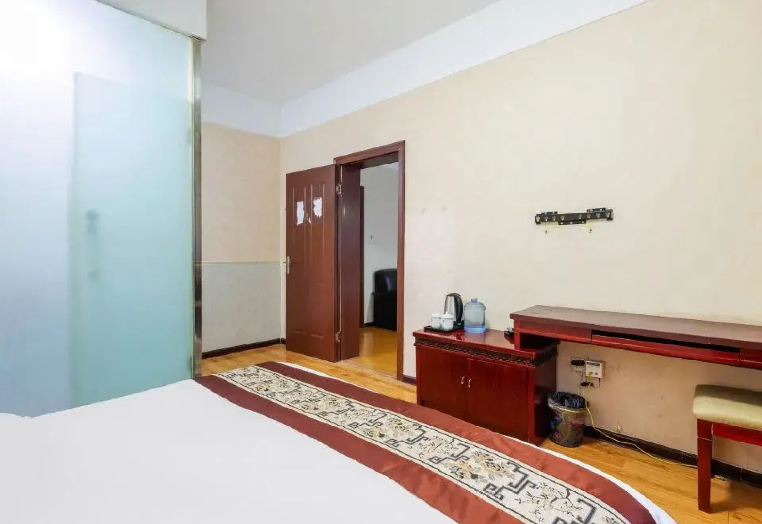 XinYuHaoHotel（formerlyOrientalPearlHotel）