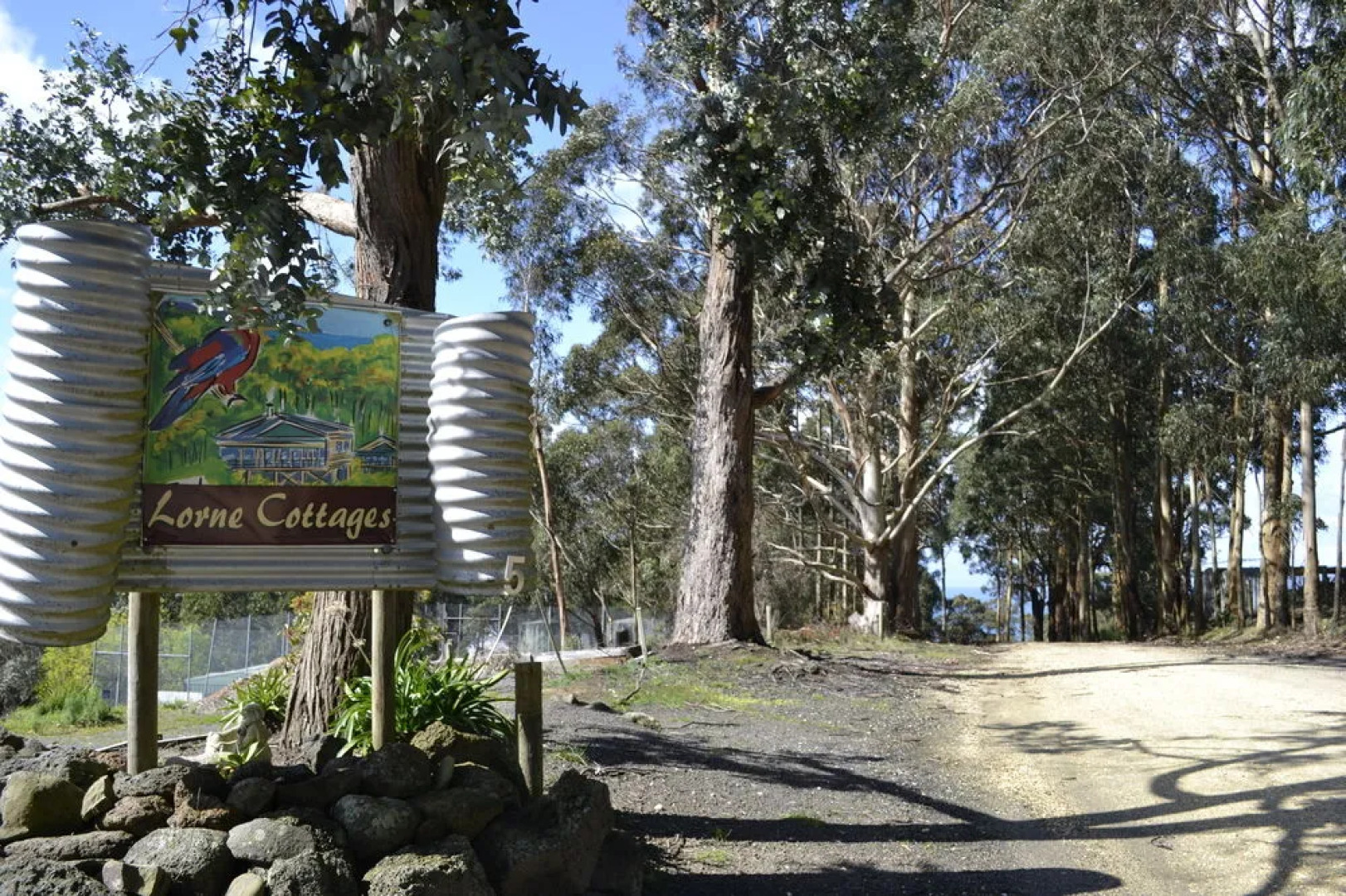 Lorne Cottages Ocean Views - Log Fires & Spas