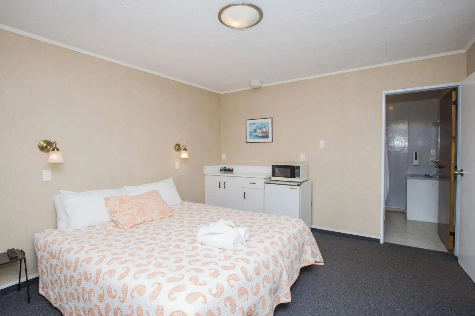 Colonial on Gladstone