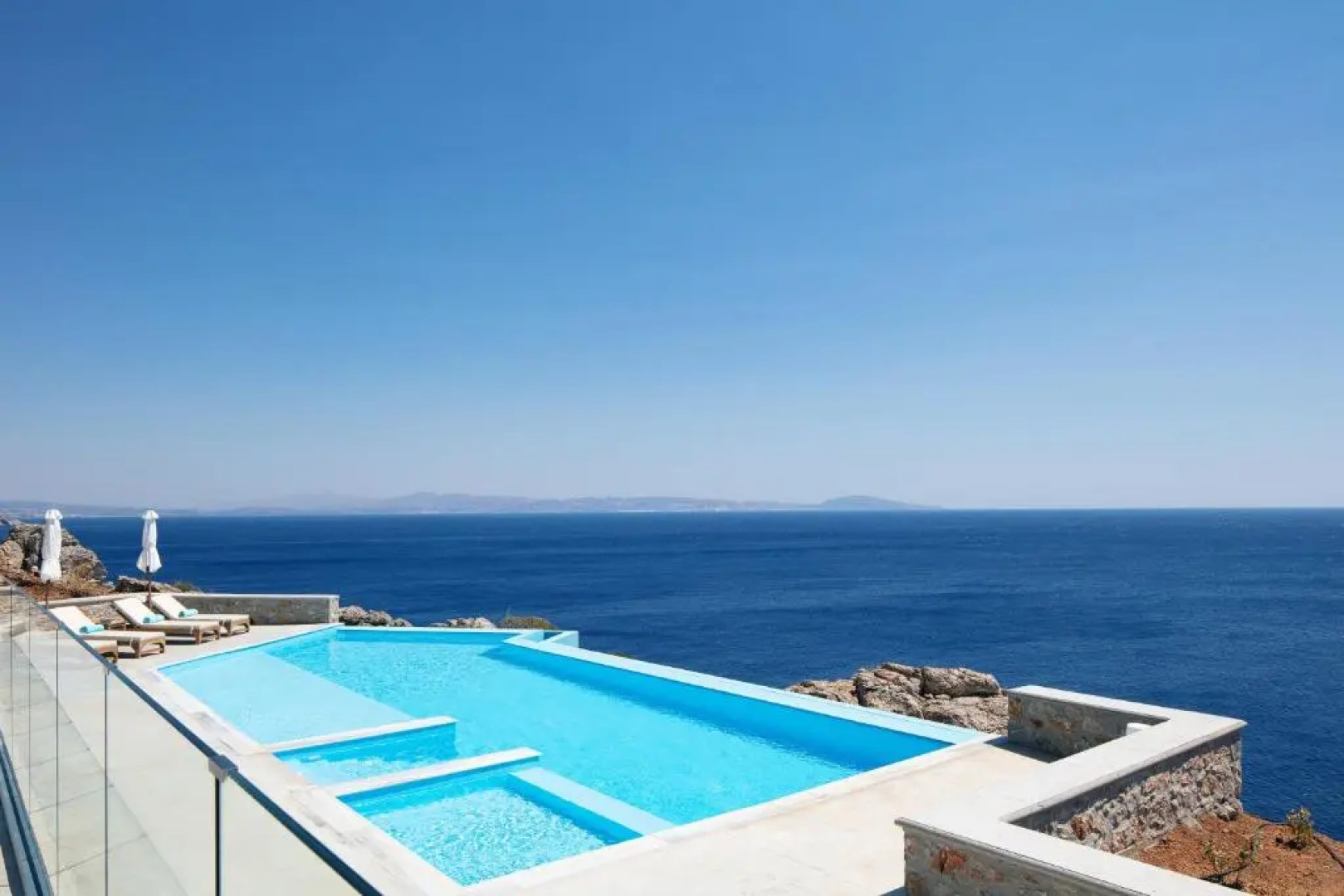 Seafront luxury villa with infinity pool & devine views!