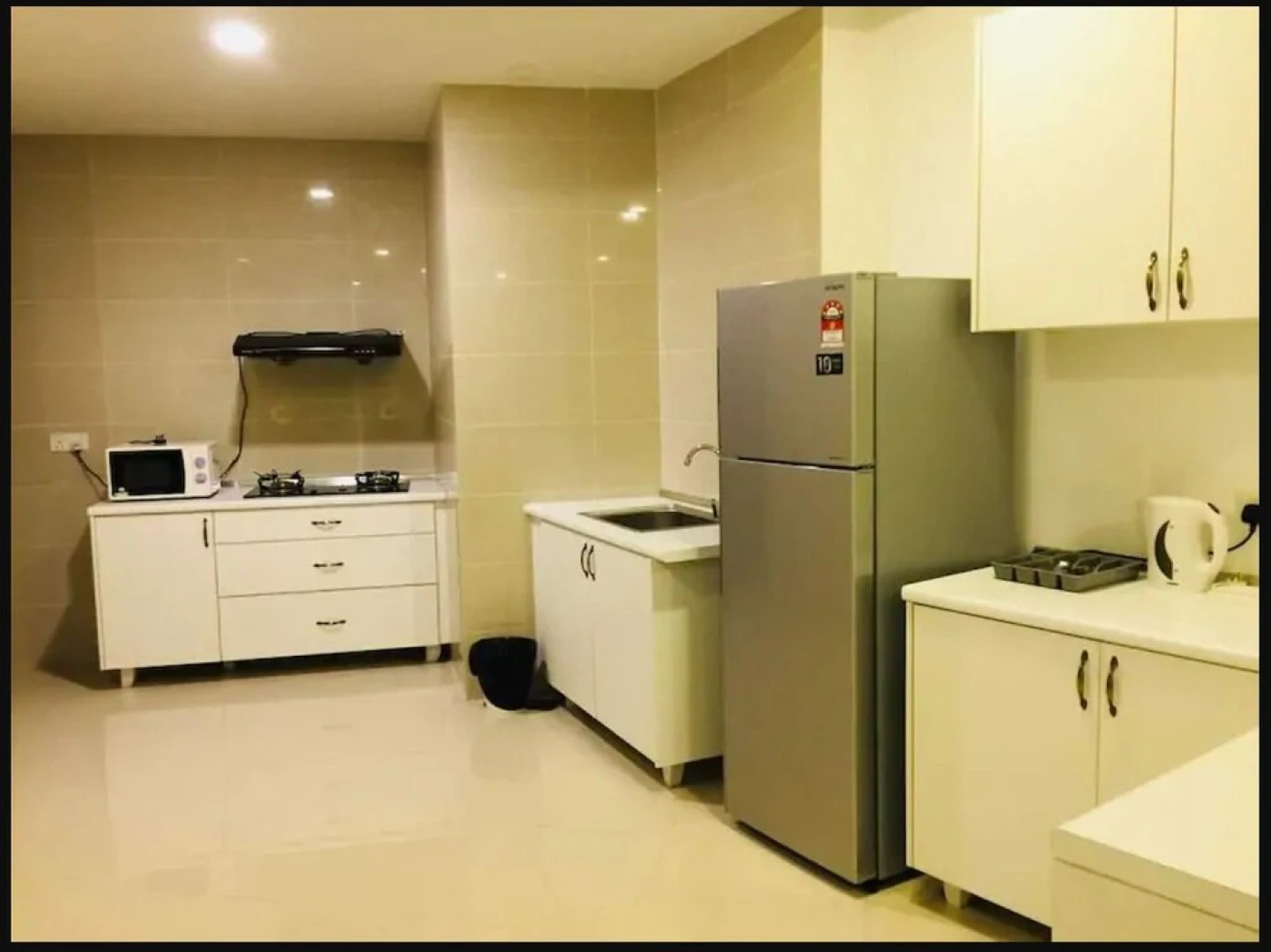 Sky Bungalow Green Beverly Hills