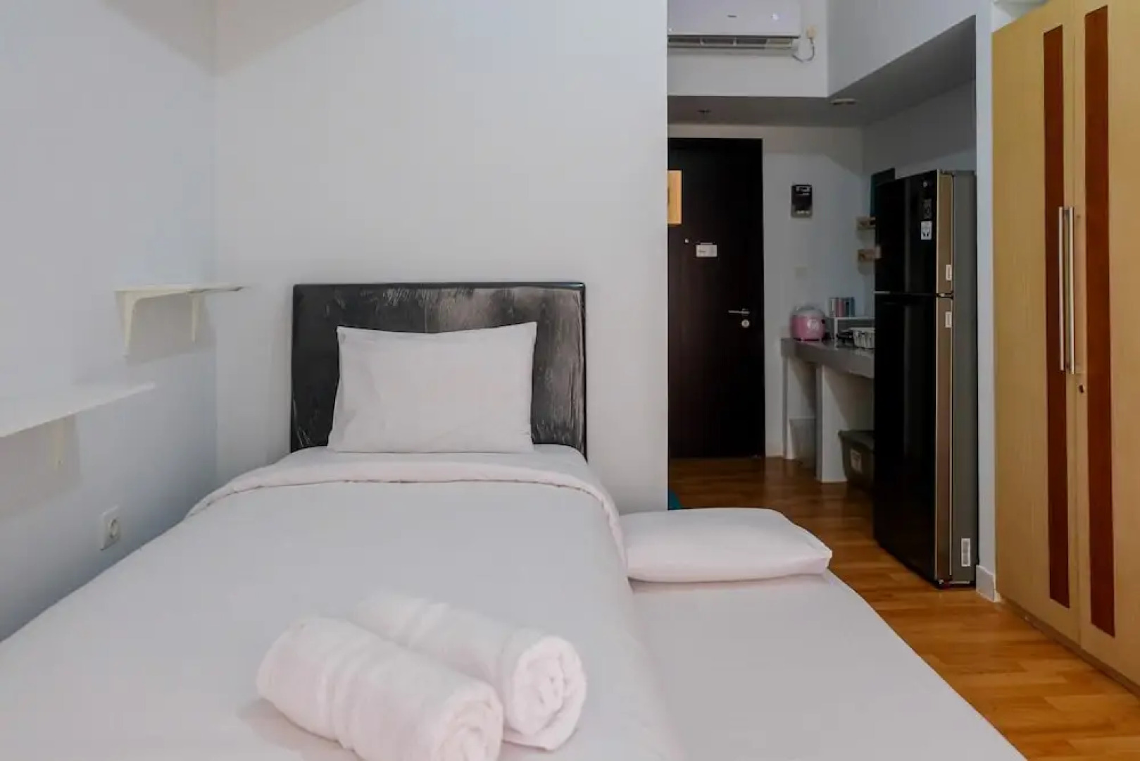 Homey Studio Room At Casa De Parco Apartment By Travelio