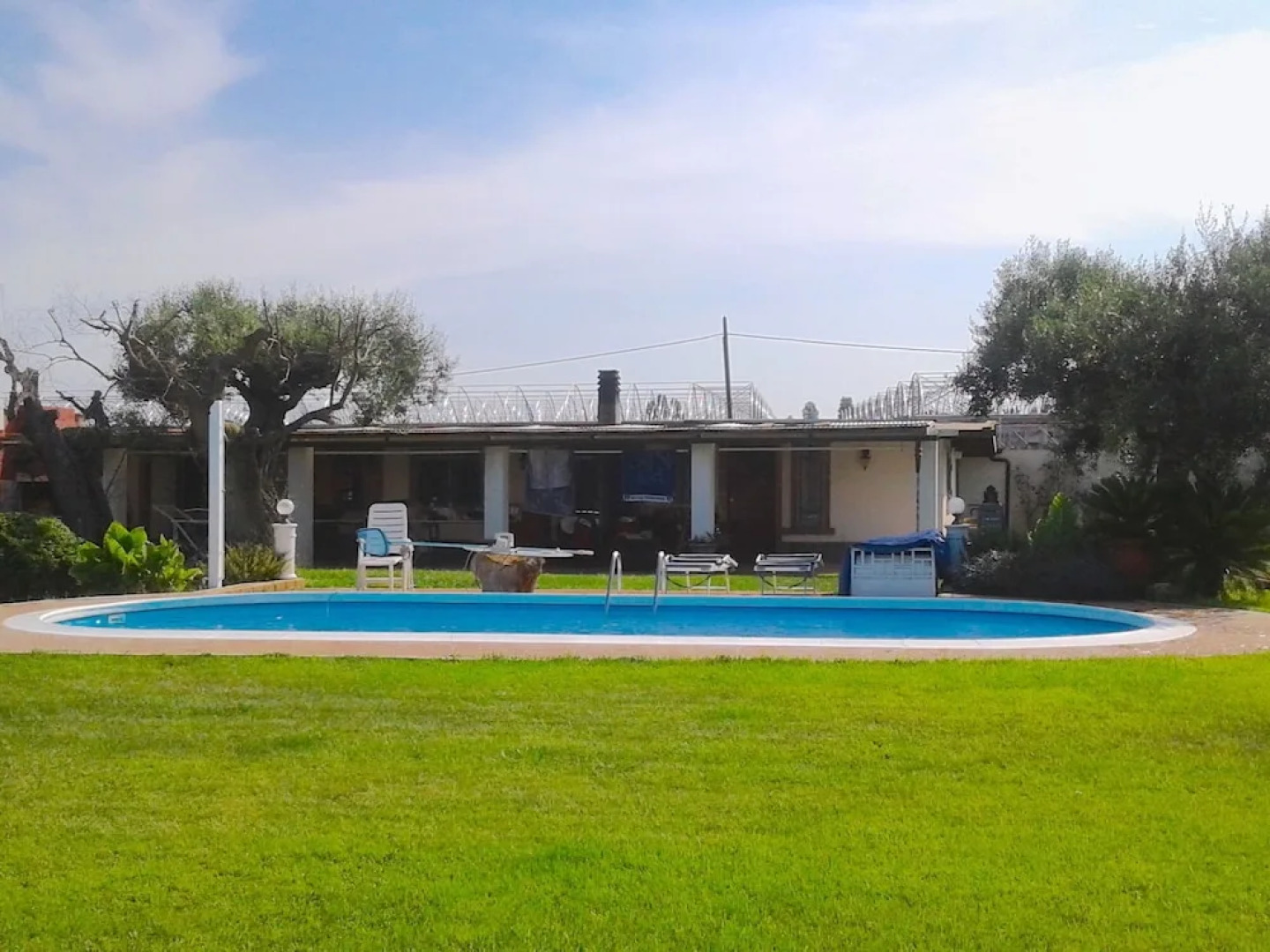 Holiday Home with Private Swimming Pool near Sea