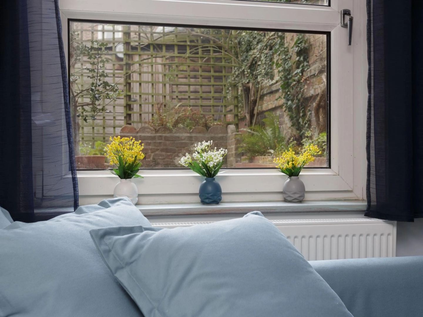 Stopover at ALBANY GARDEN APARTMENT with great outdoor space