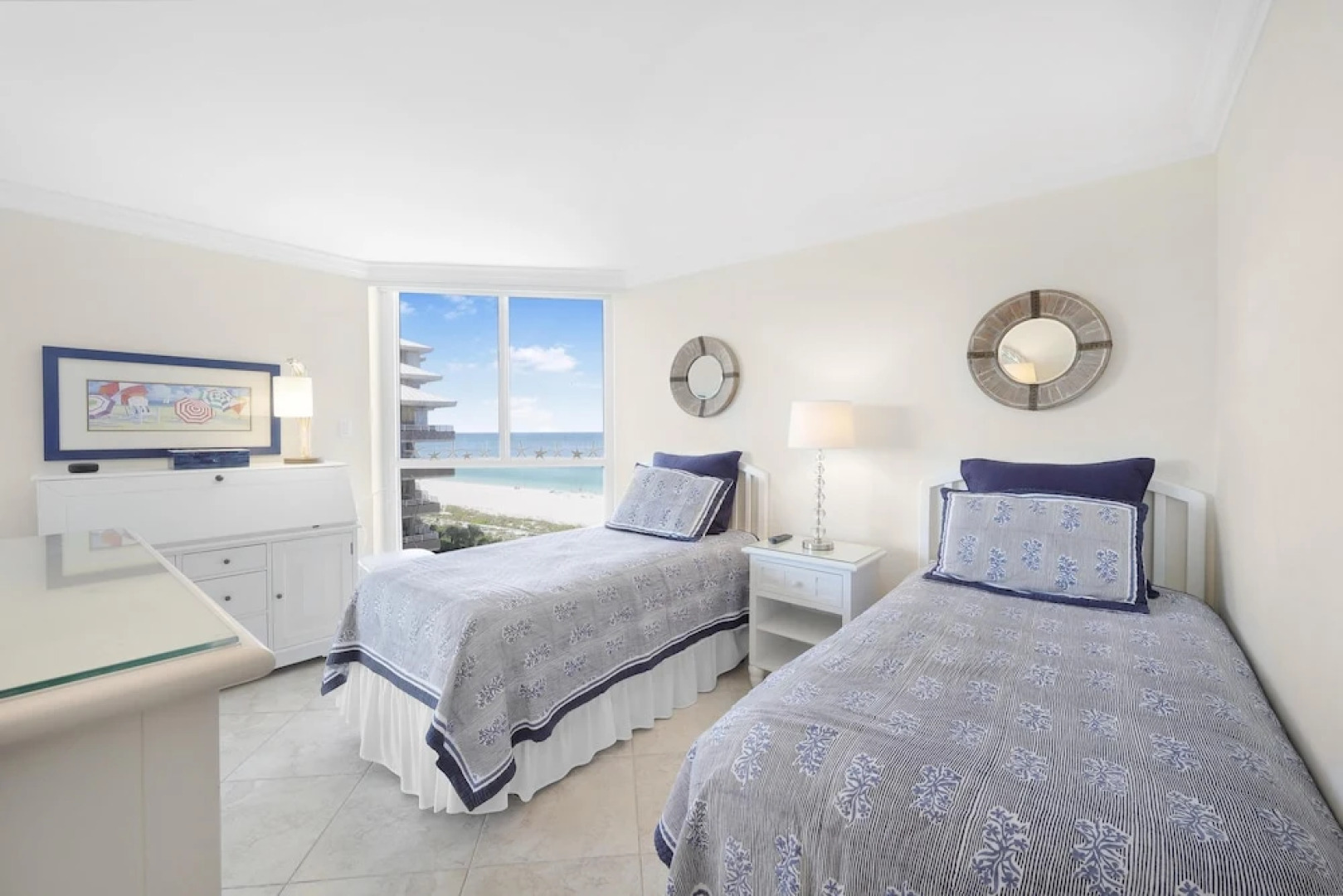 Cozy Beachfront Getaway With Pool and spa