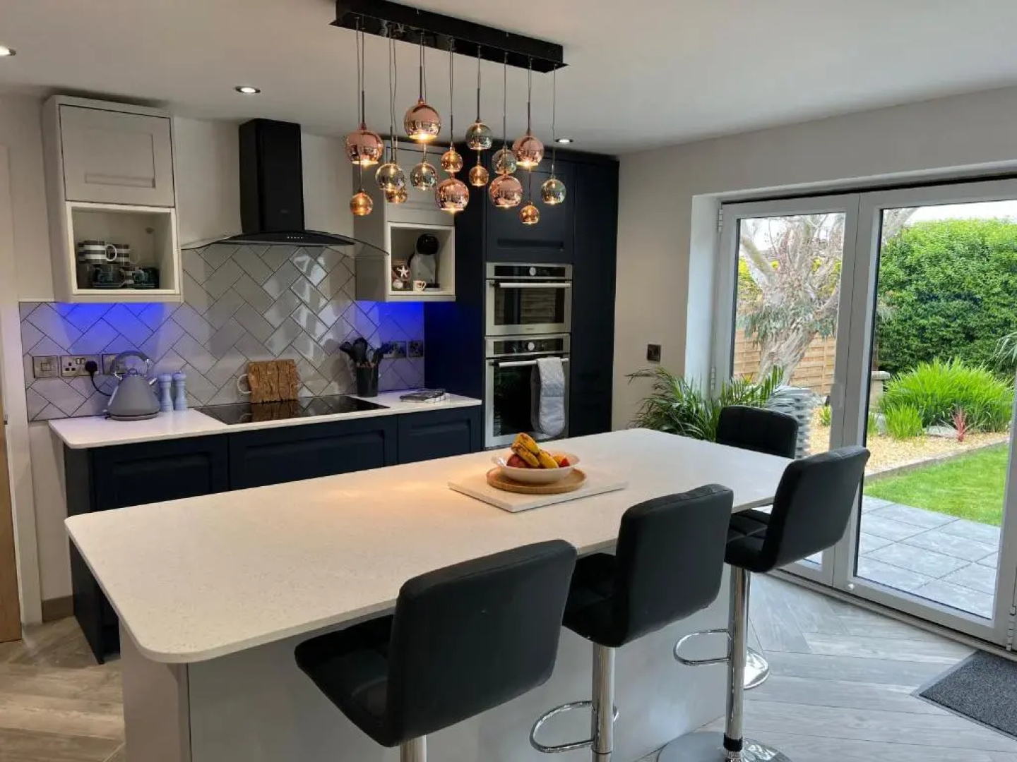 3 Bed House - Sleeps 5 - Pets - Garden - Parking