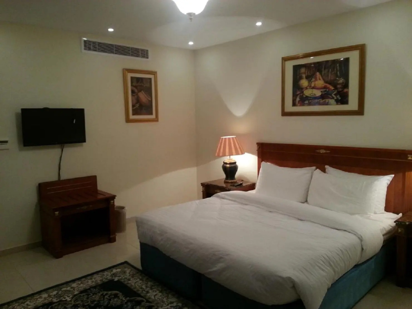 LA Fontaine Royal Hotel