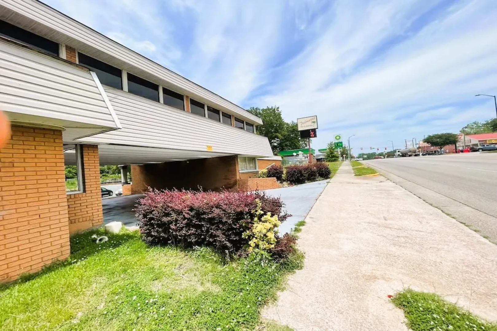 Palmetto Inn & Suites