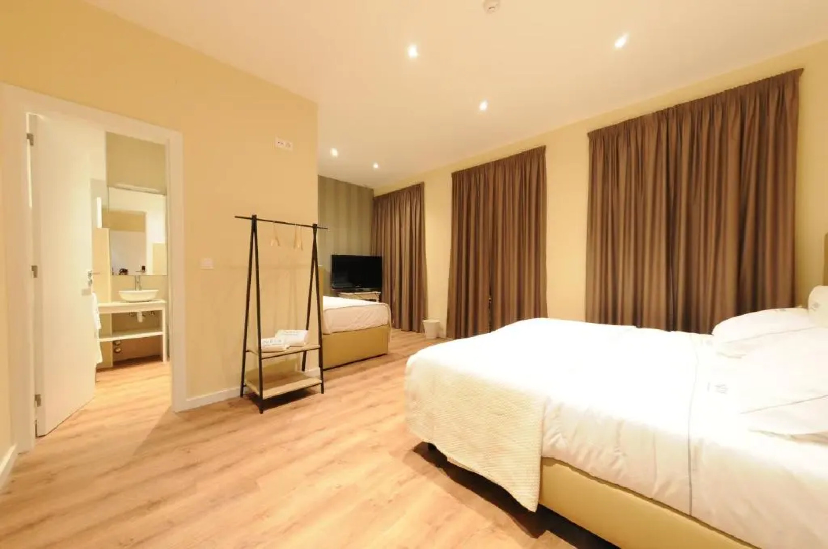 Naya - Downtown Guesthouse