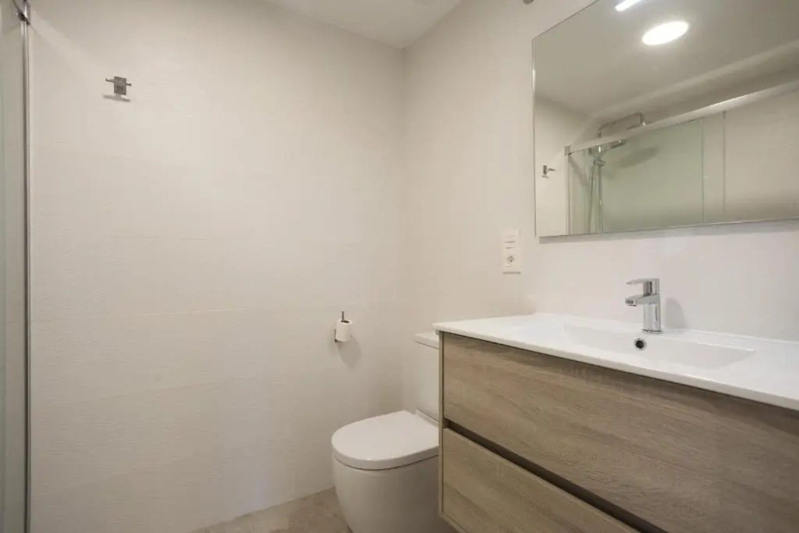 OLABIDE 2 by Smiling Rentals