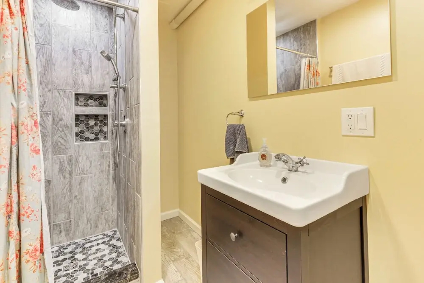 4 Mi to Penn State: Suburban Happy Valley Home