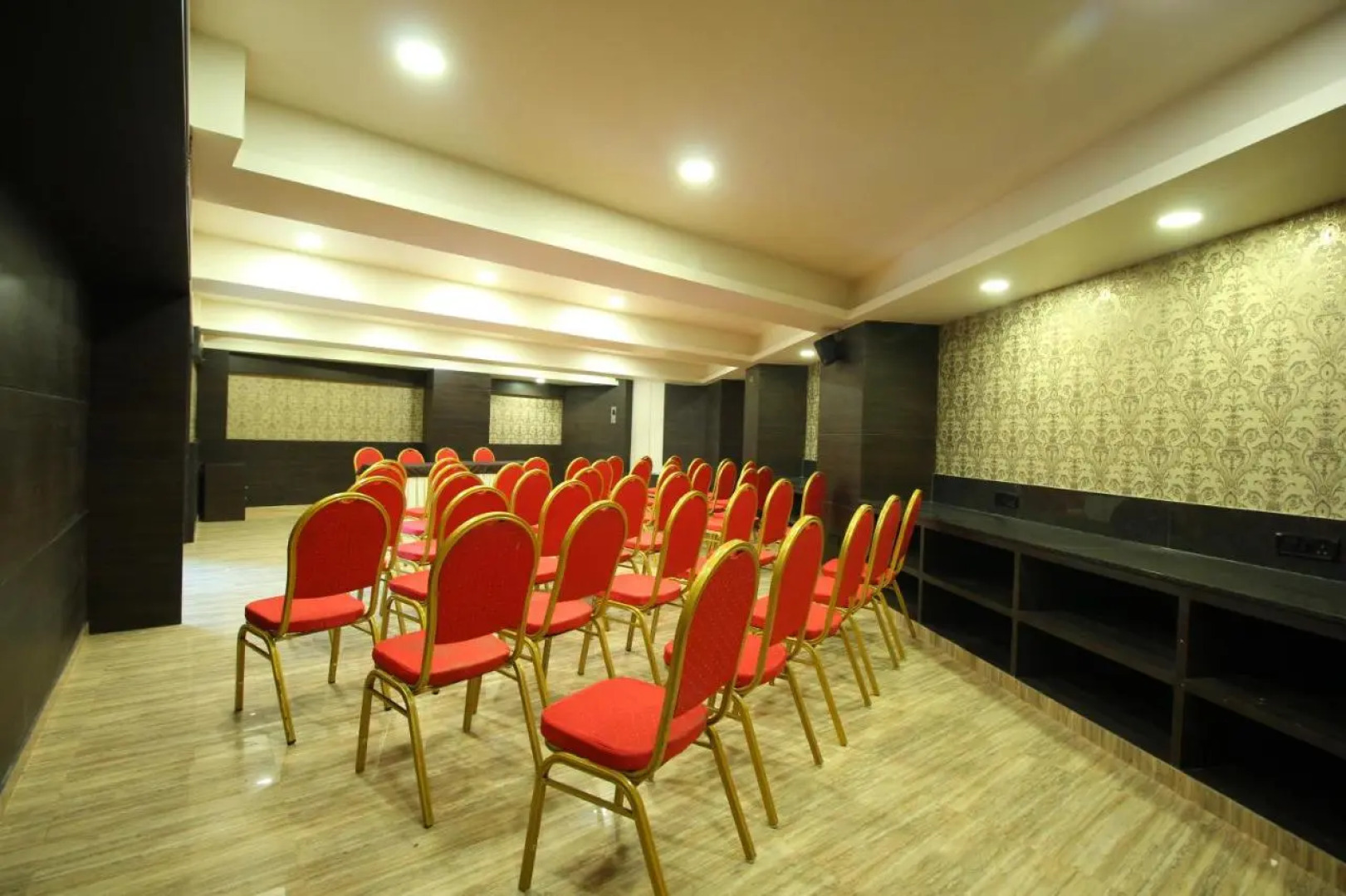Central Beacon Hotel Surat