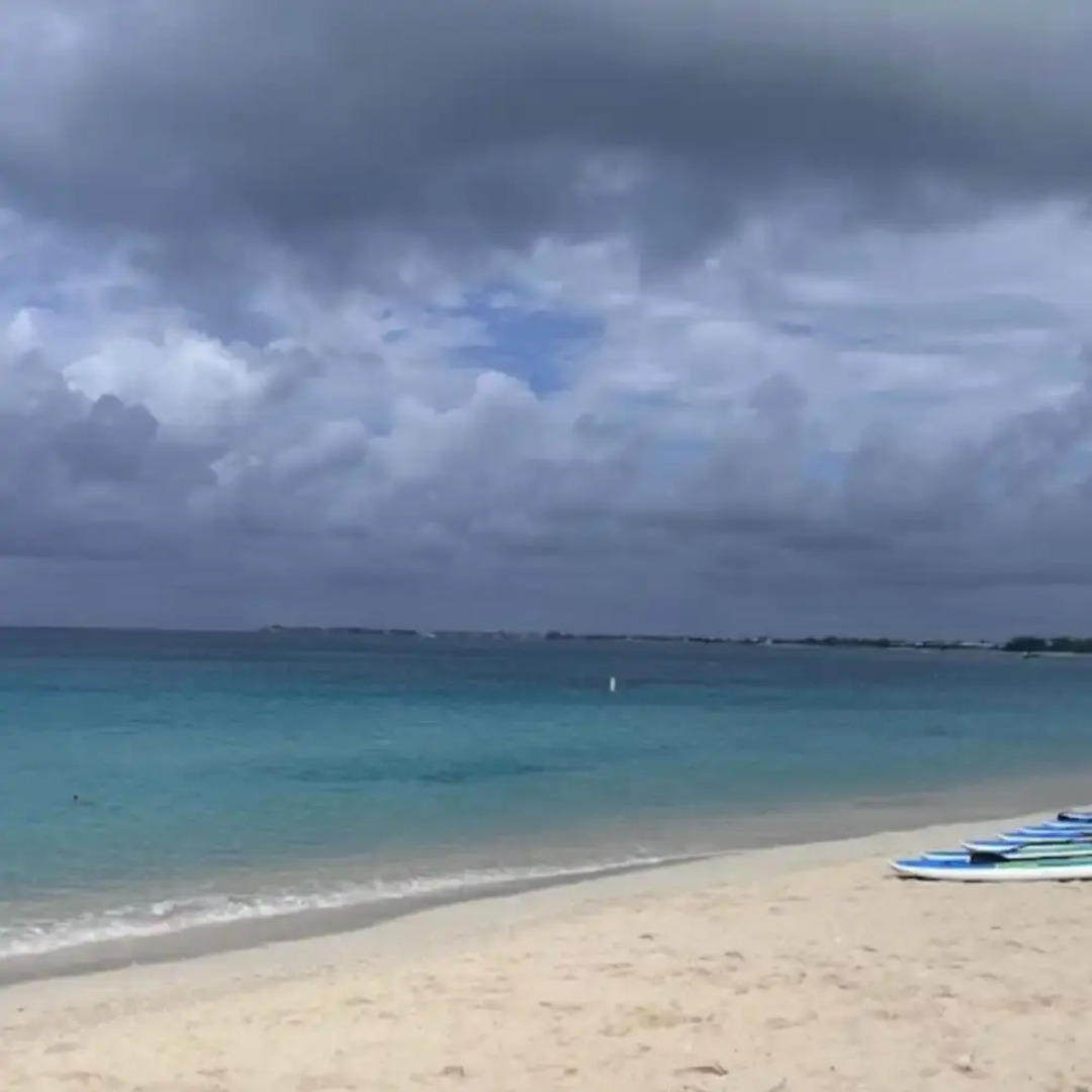 3 Suites Free Breakfast Steps to Beach