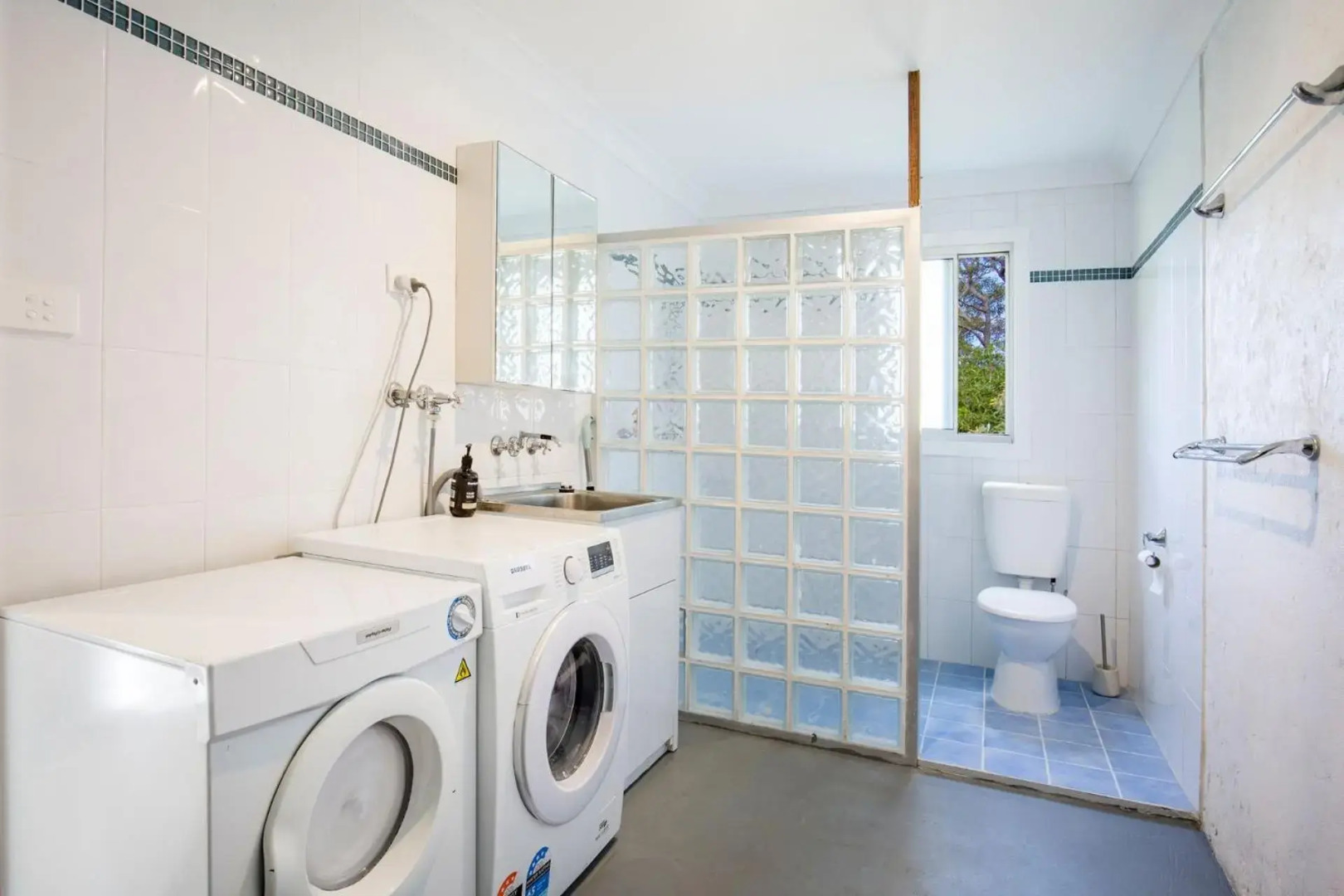 Beach Comber at Currarong - Pet Friendly - 5 Mins Walk to Currarong Rockpools