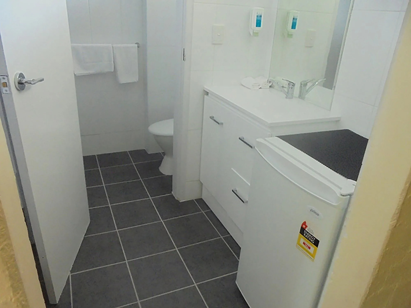 Riverbank Park Motel