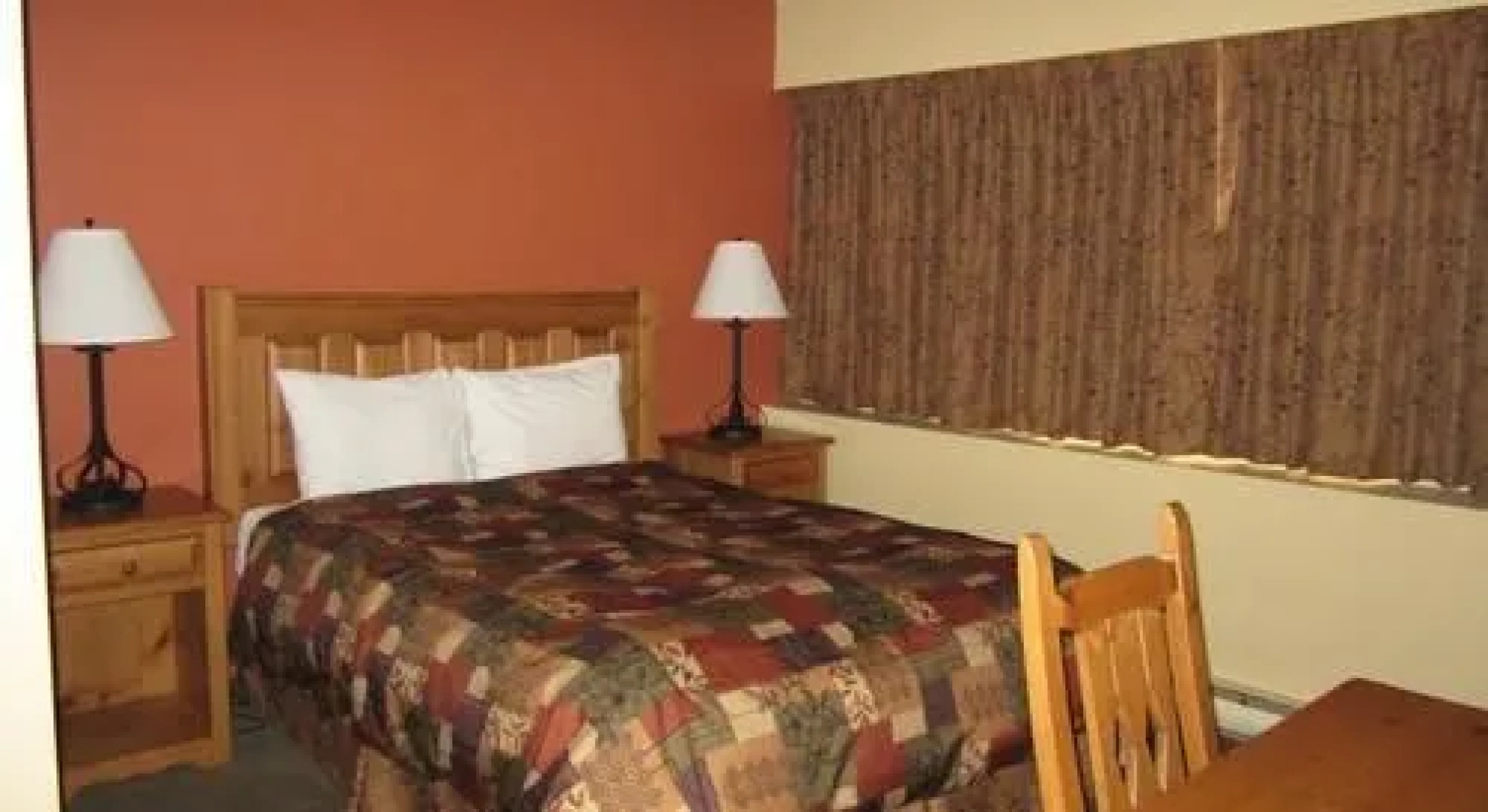 The Pinecone Inn & Suites