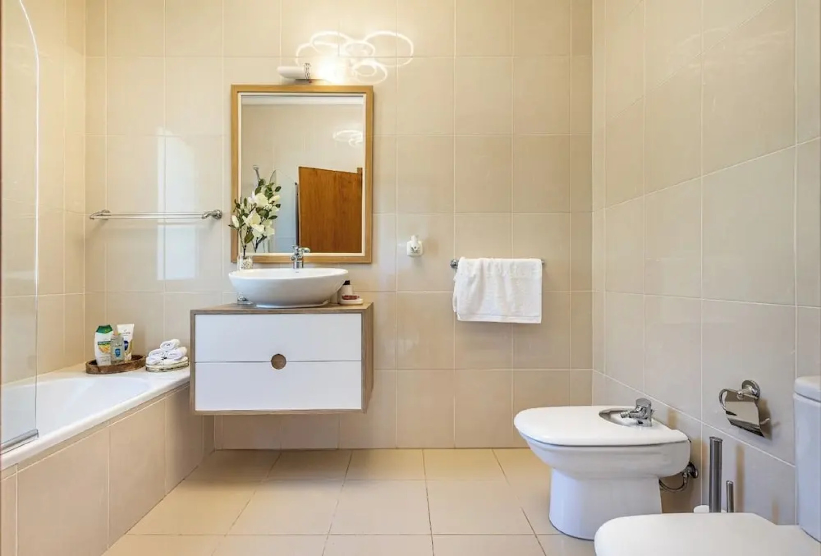 Luxury Villa With Private Heated Pool, Garden and Views of the sea and Mountains