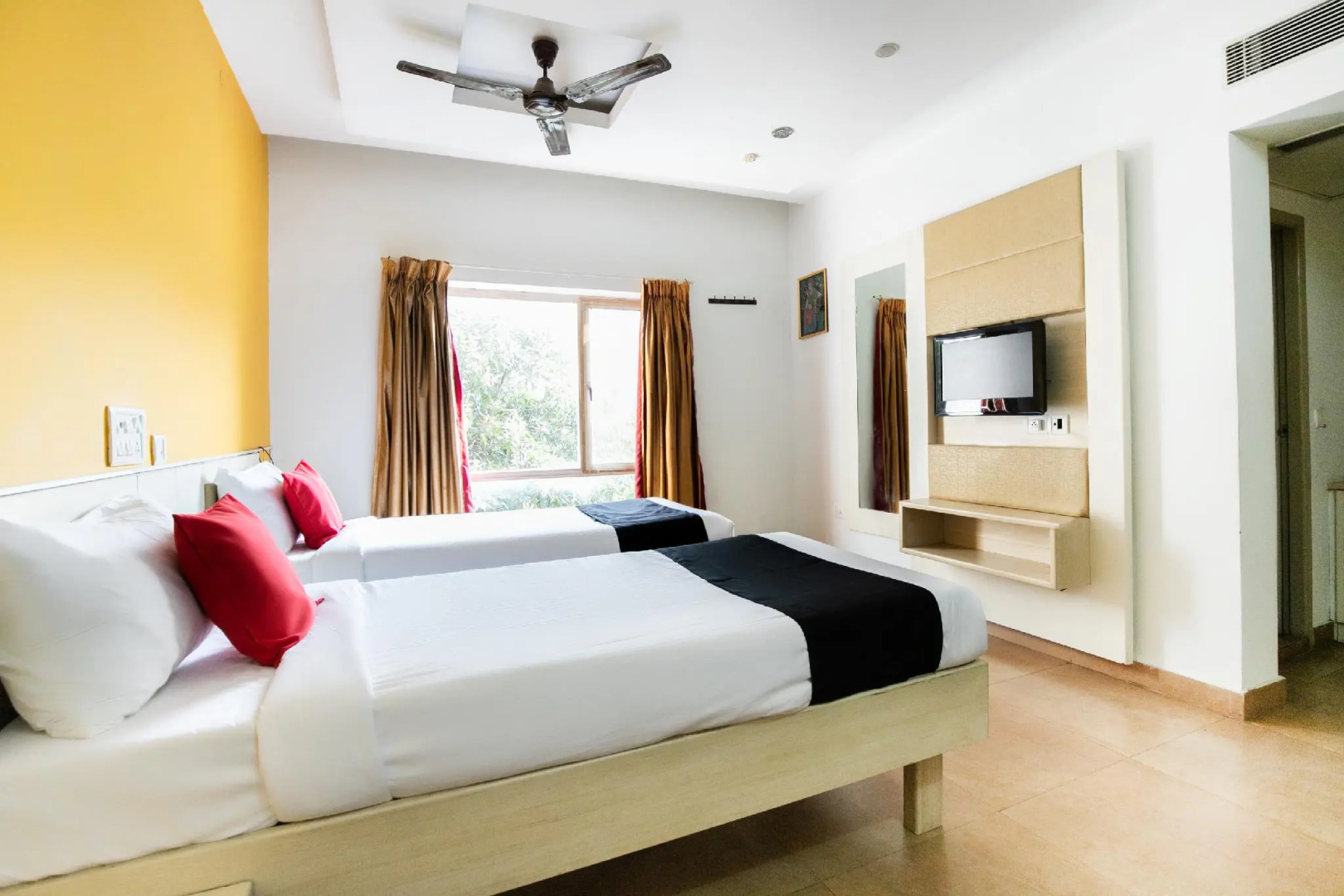 Collection O 71603 Hotel Highway Grand