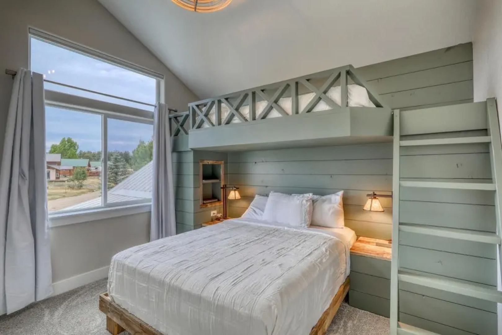 New Tranquil Village Lake Retreat