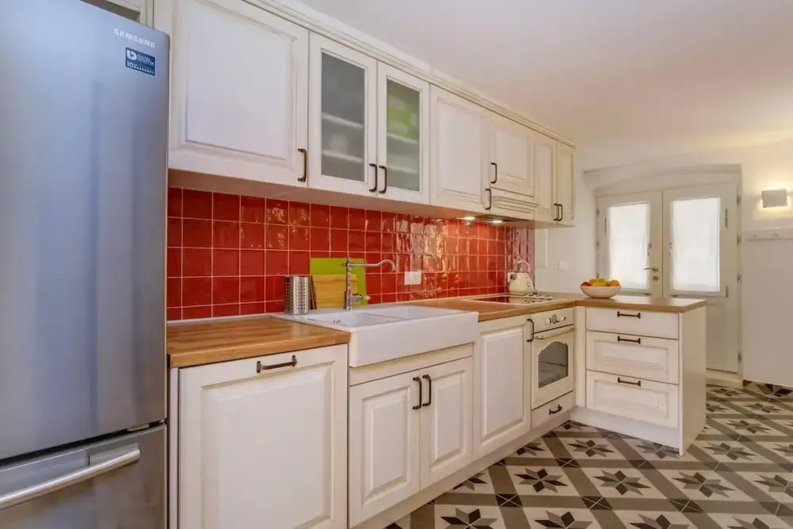 Impeccable 4-bed Apartment in Osor