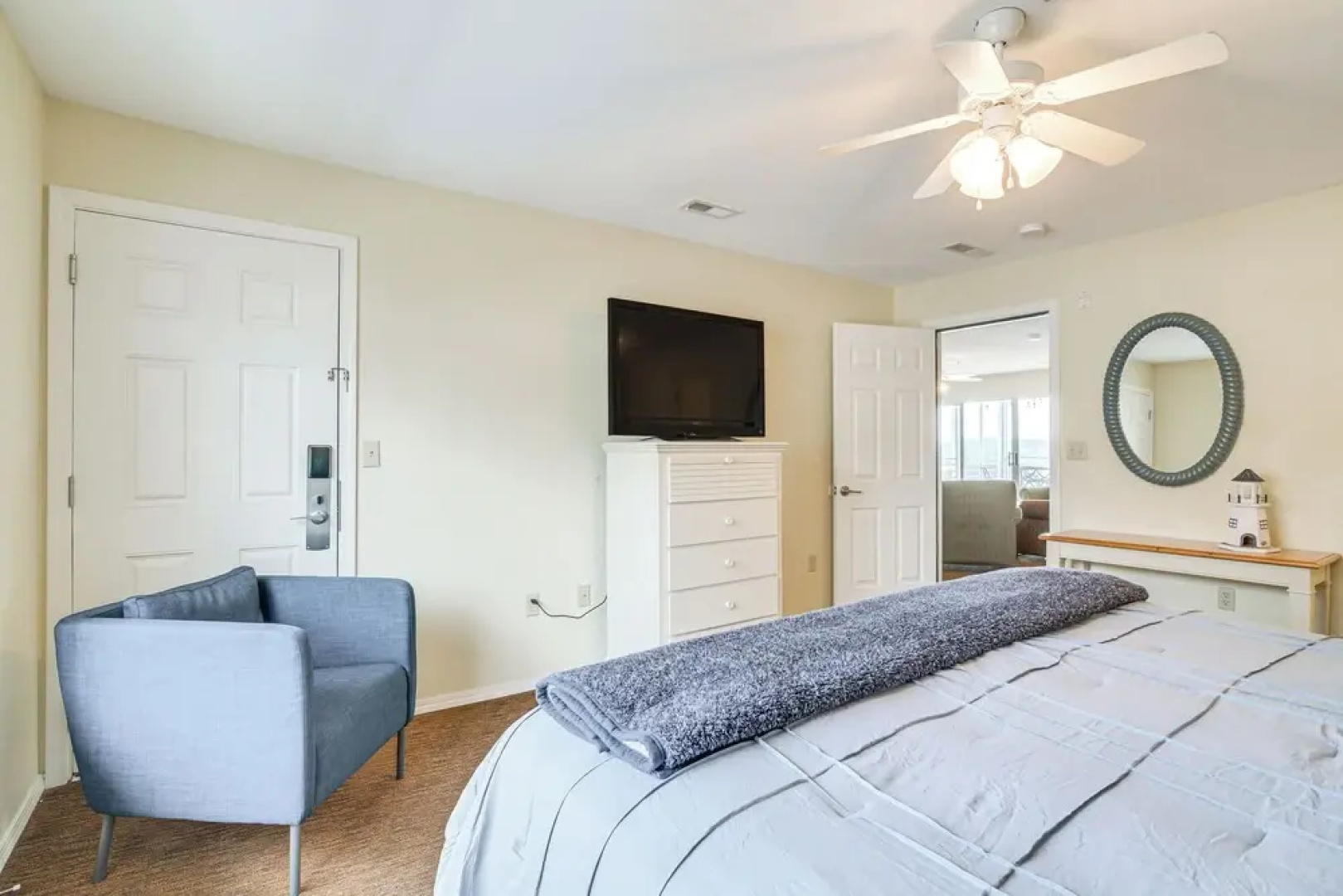 Resort Hot Tub Access! Table Rock Lake Condo