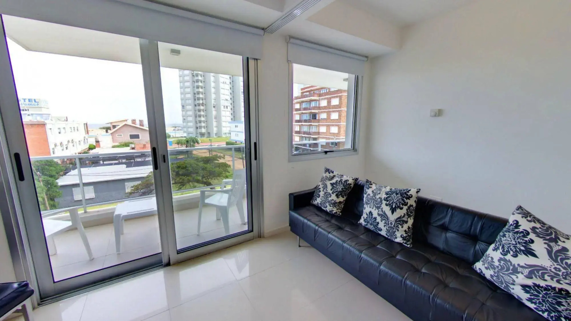 Arenas del Mar Apartments