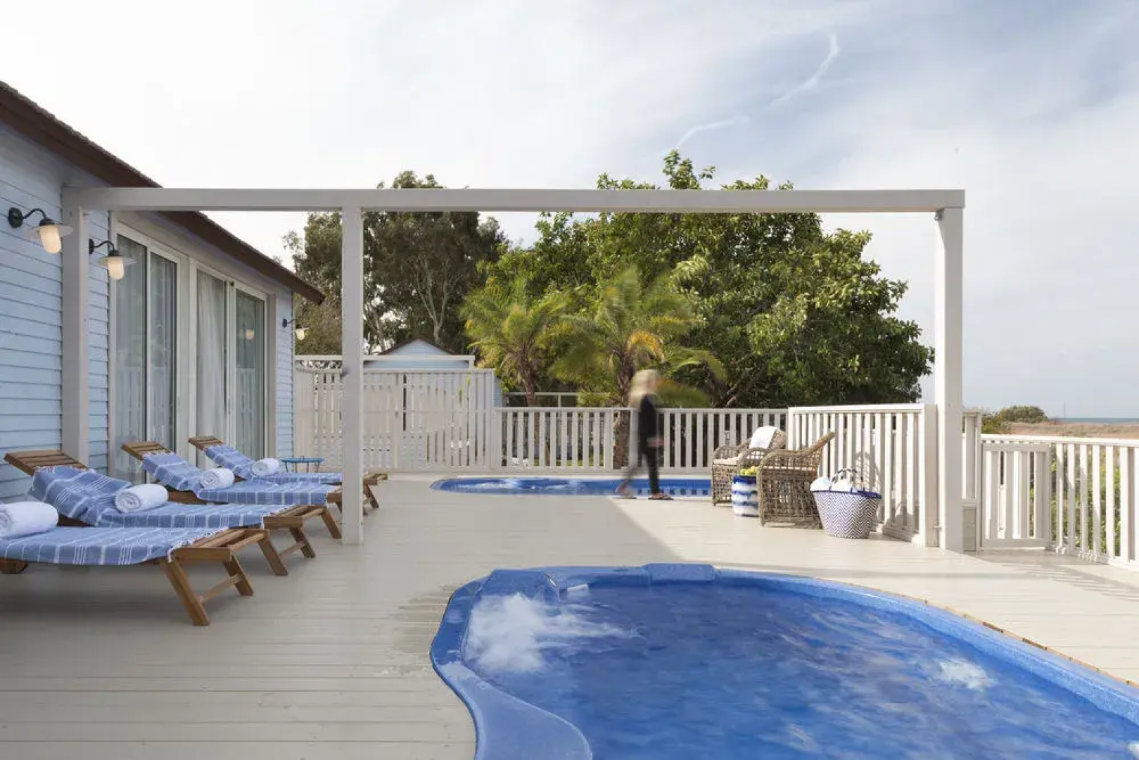 Lodge On The Sea
