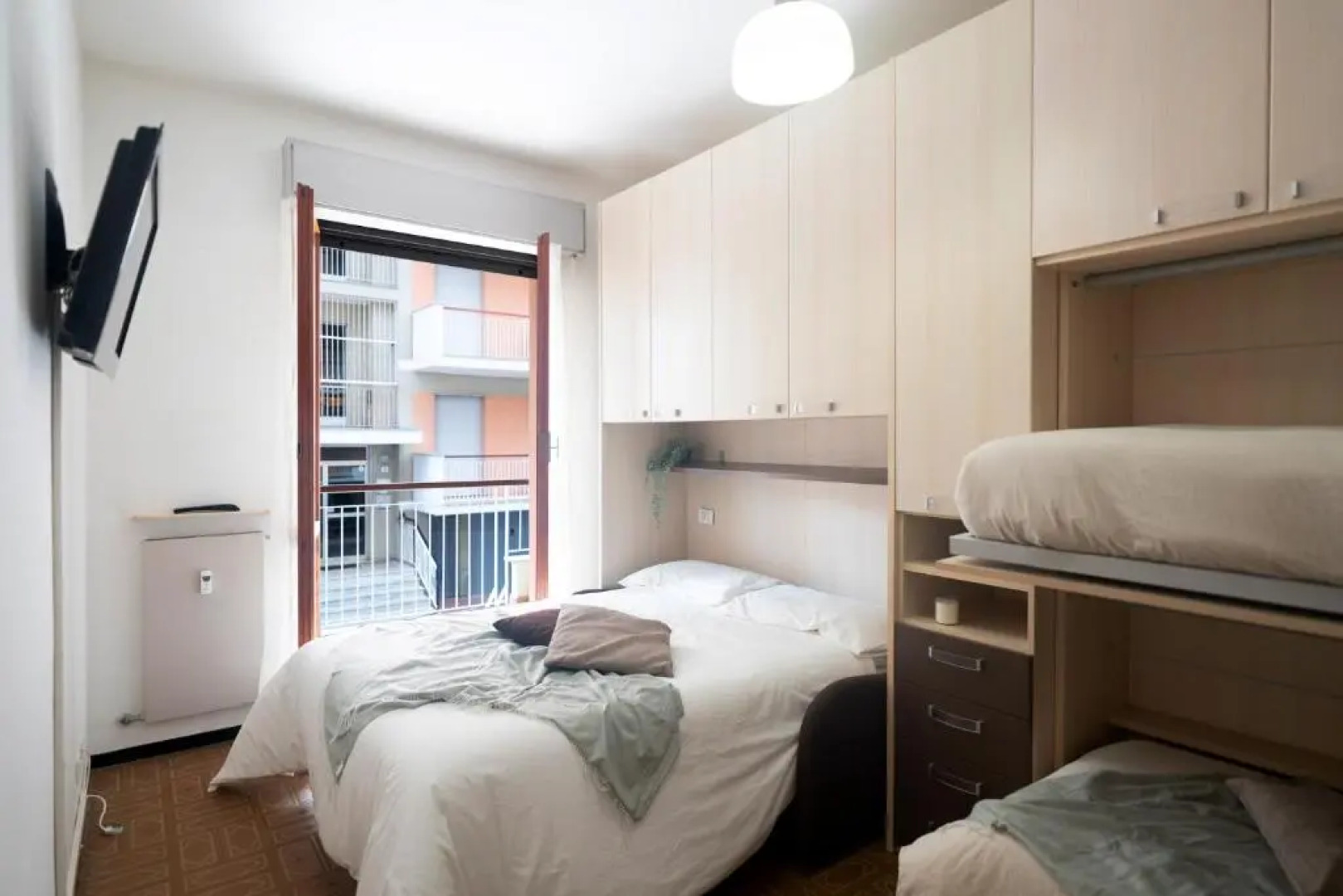 [VIA BOLOGNA] Tranquillo e comodo a 400m dal mare.